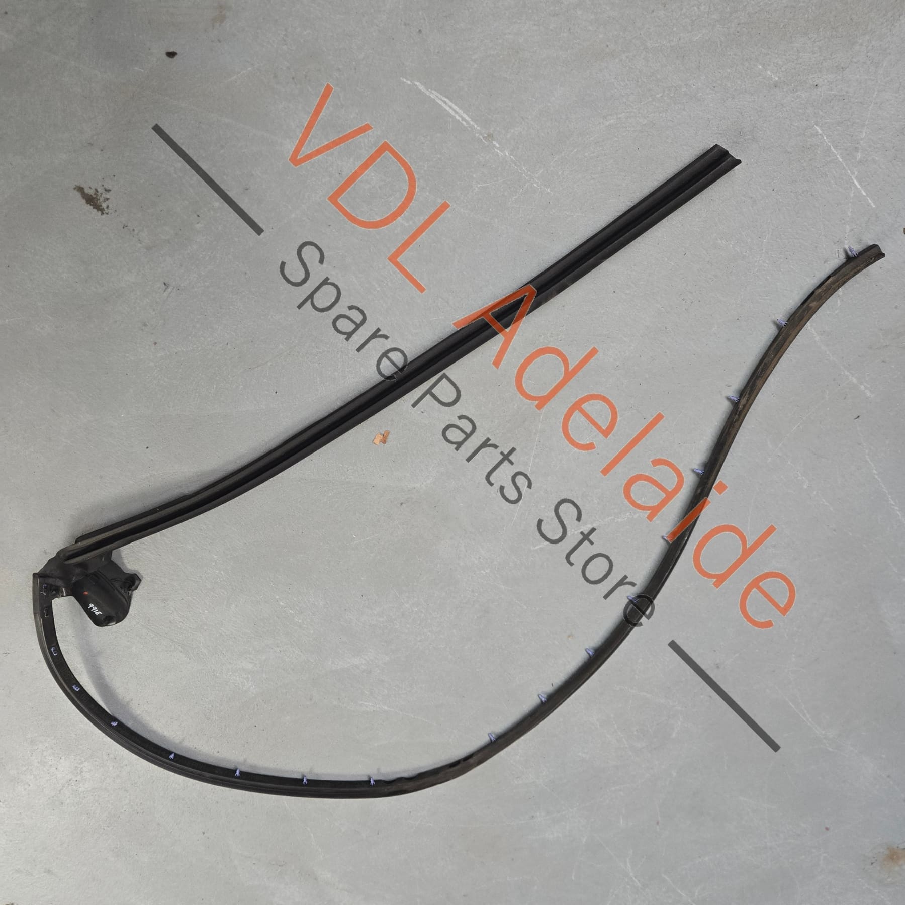 99153737802    Porsche 911 991 Door Seal Gasket Weather Strip Rubber Right 99153737802