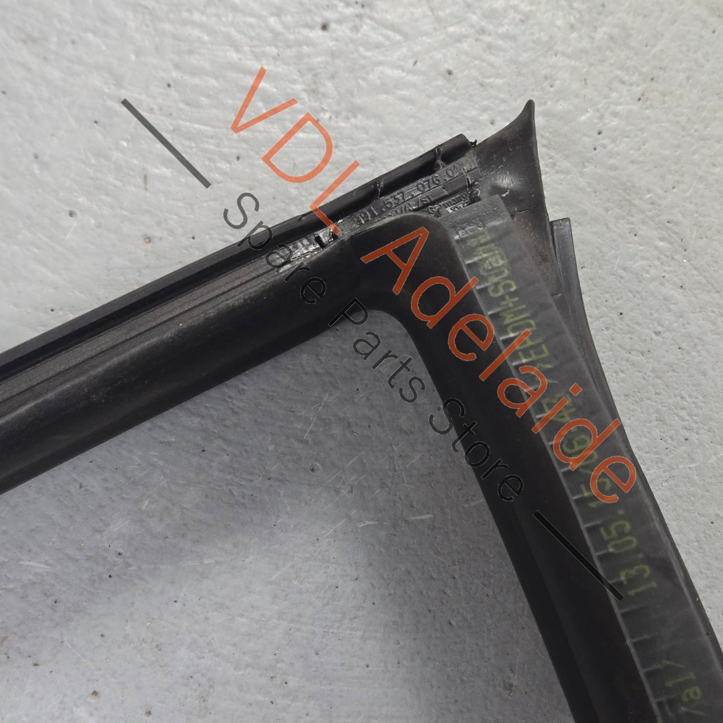 99153707610    Porsche 911 991 Coupe Right Side Inner Door Seal Rubber 99153707610