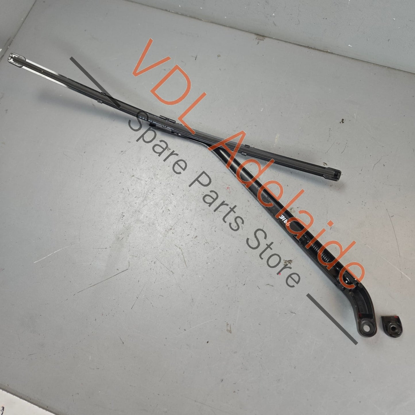9P1955707 99162818100   Porsche 911 Rear Windscreen Wiper Arm 99162818100 9P1955707