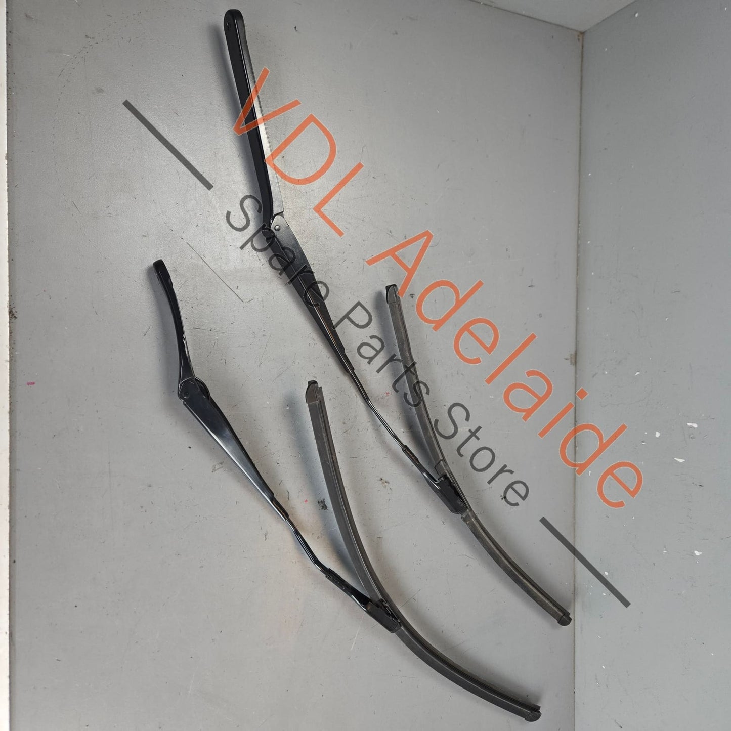 99162813201 99162813103   Porsche 911 Boxster Cayman Front Windscreen Wiper Set 99162813103 99162813201