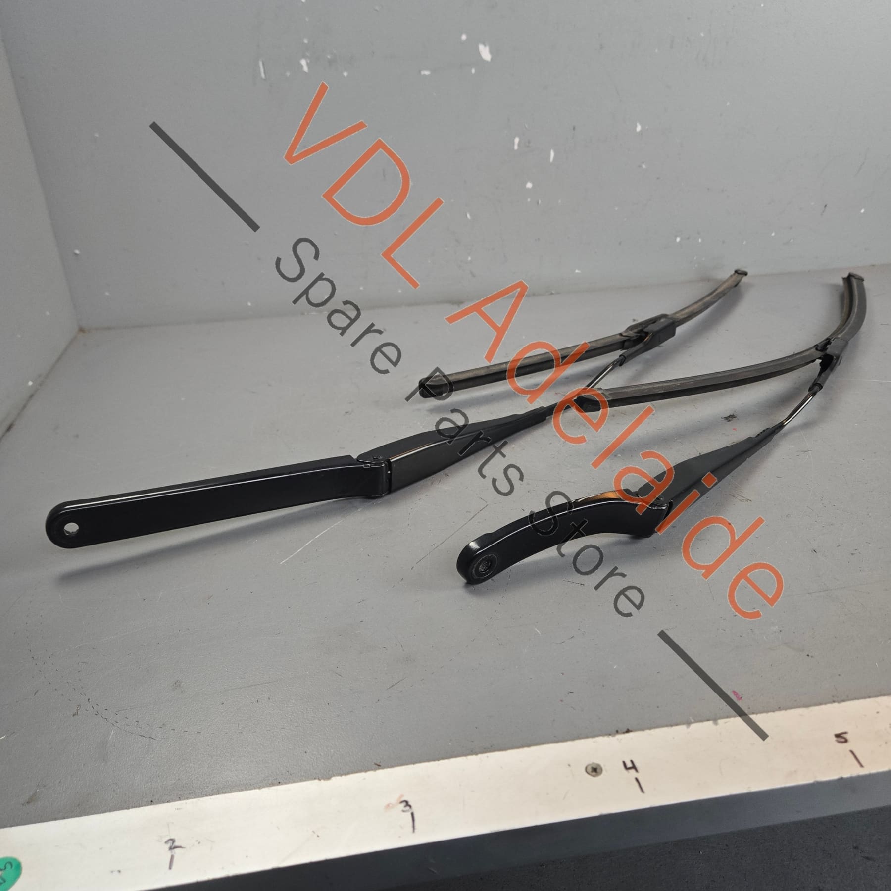 99162813201 99162813103   Porsche 911 Boxster Cayman Front Windscreen Wiper Set 99162813103 99162813201