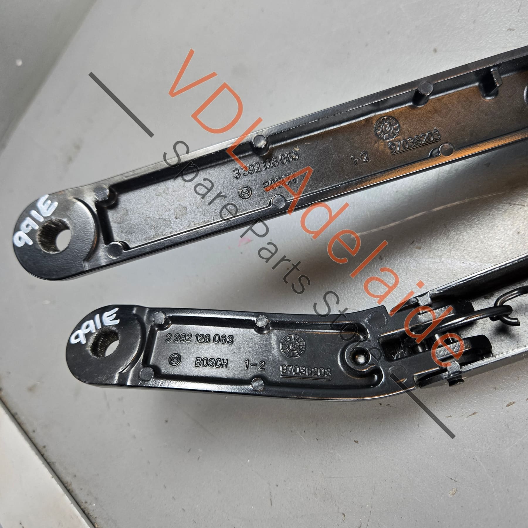99162813201 99162813103   Porsche 911 Boxster Cayman Front Windscreen Wiper Set 99162813103 99162813201