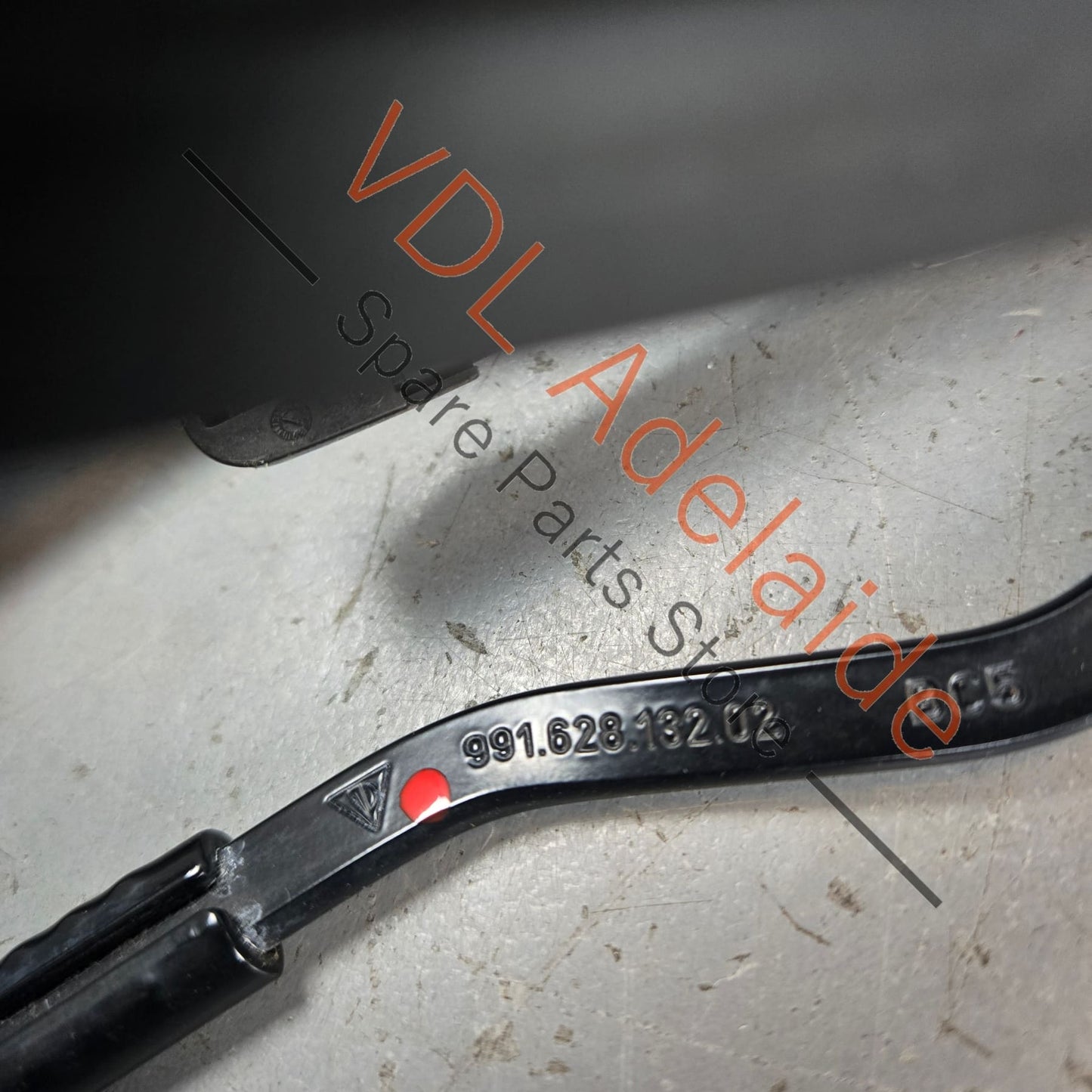 99162813201 99162813103   Porsche 911 Boxster Cayman Front Windscreen Wiper Set 99162813103 99162813201