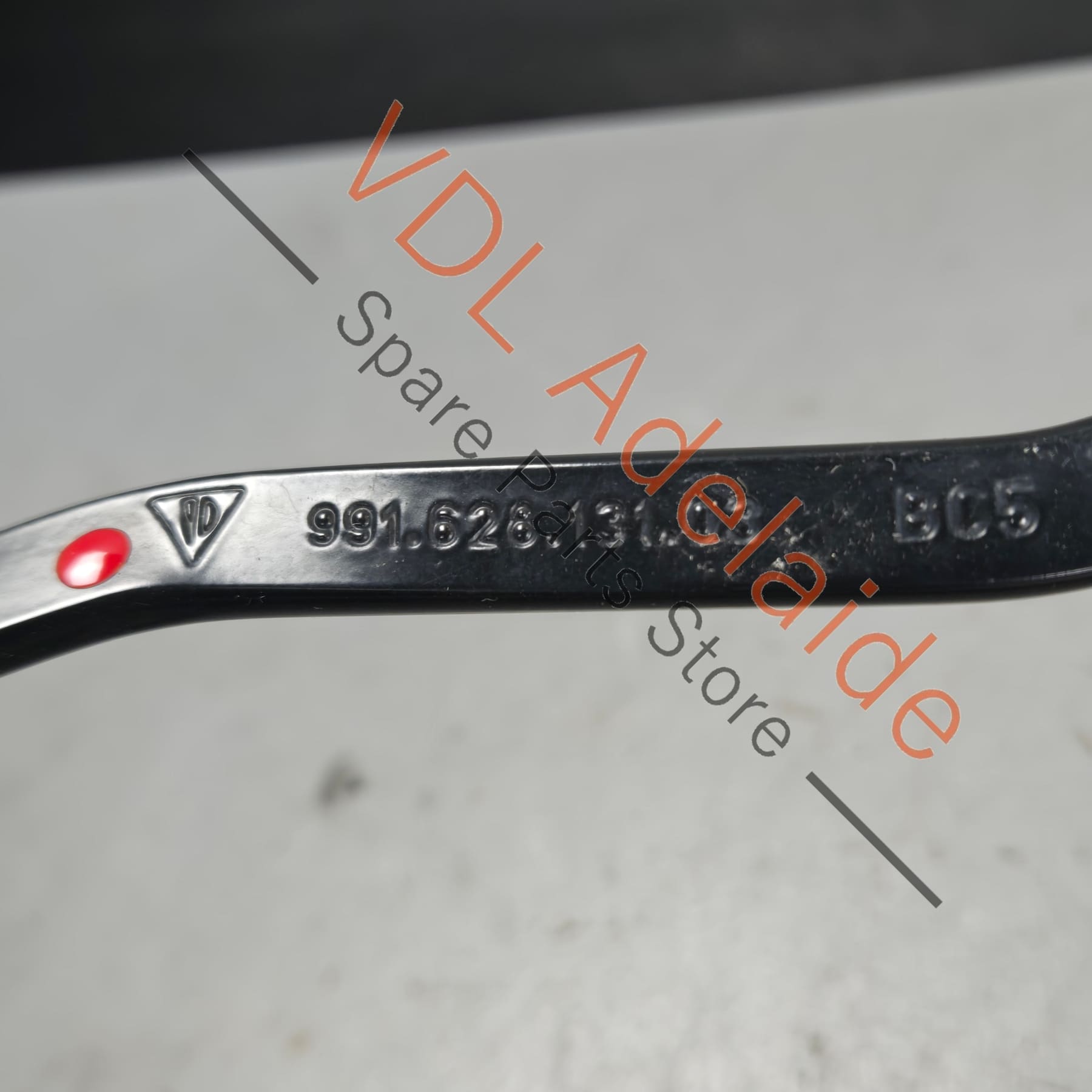 99162813201 99162813103   Porsche 911 Boxster Cayman Front Windscreen Wiper Set 99162813103 99162813201