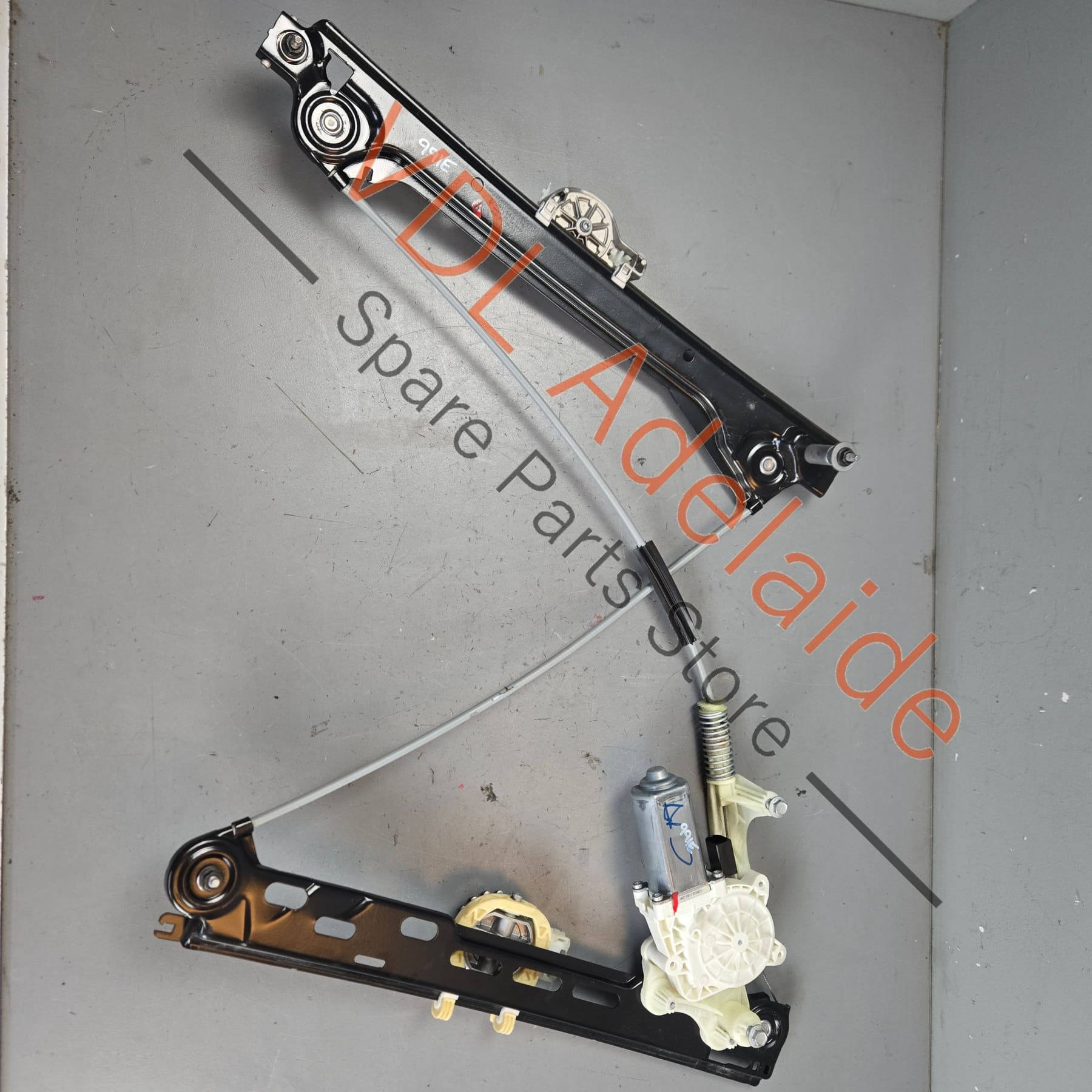99154297601    Porsche 911 Right Window Regulator 99154297601 99154297600