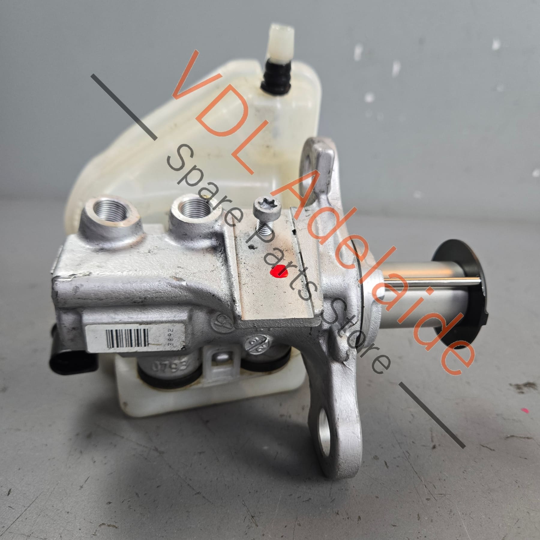 99135513029 99135513027   Porsche 911 991 Brake Master Cylinder 99135513027 99135513029 13xxxkm