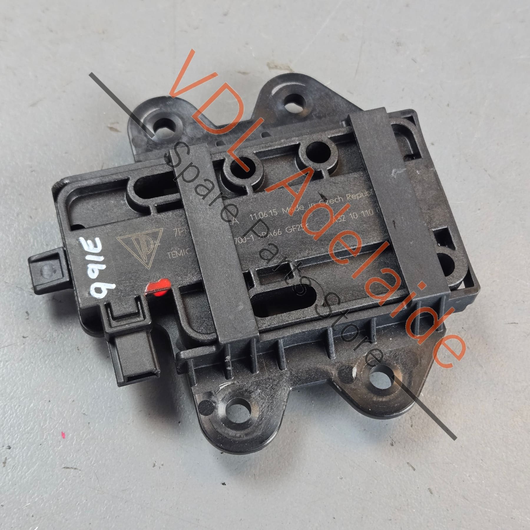 7PP962132A    Porsche Inner Antenna Aerial Amplifier 7PP962132A