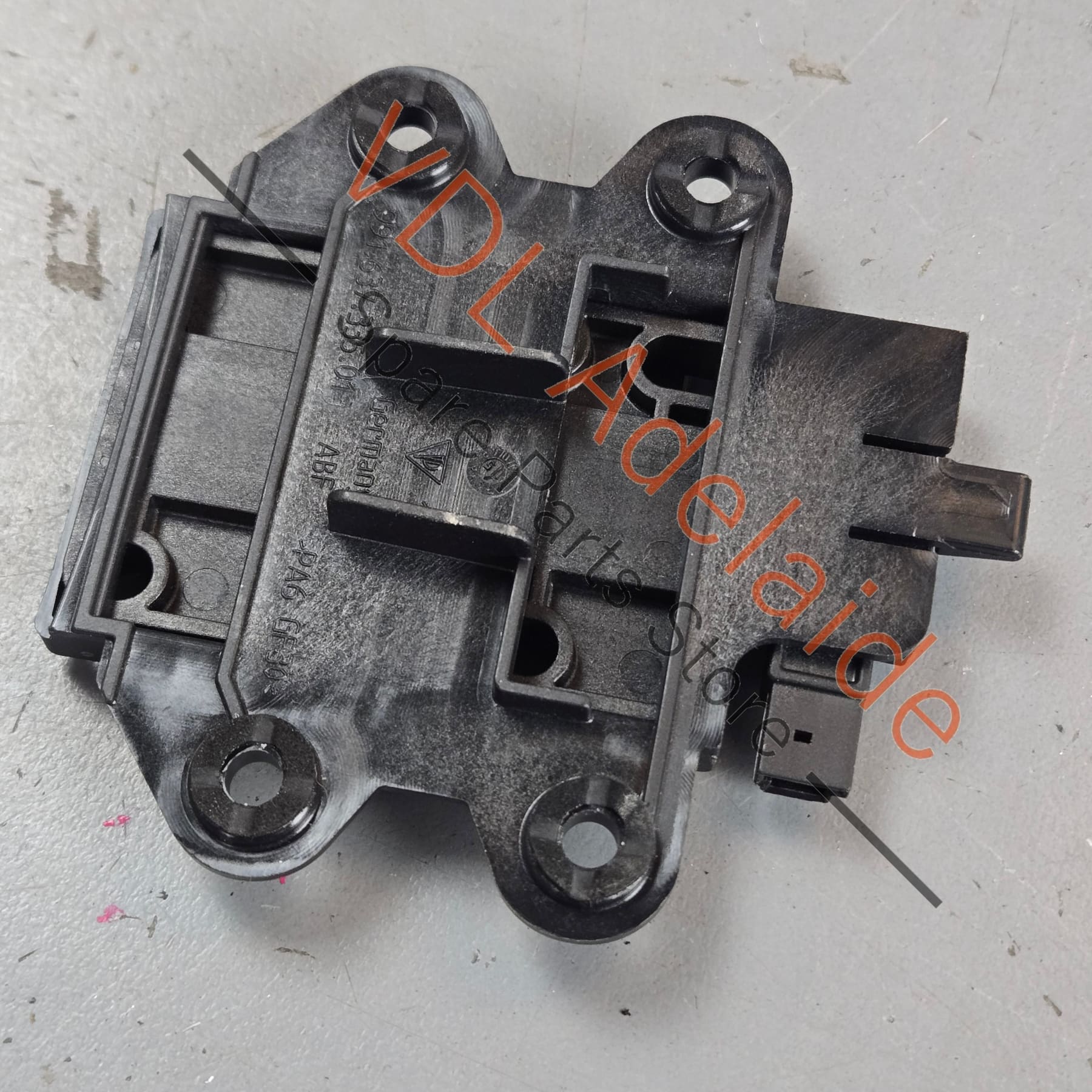 7PP962132A    Porsche Inner Antenna Aerial Amplifier 7PP962132A
