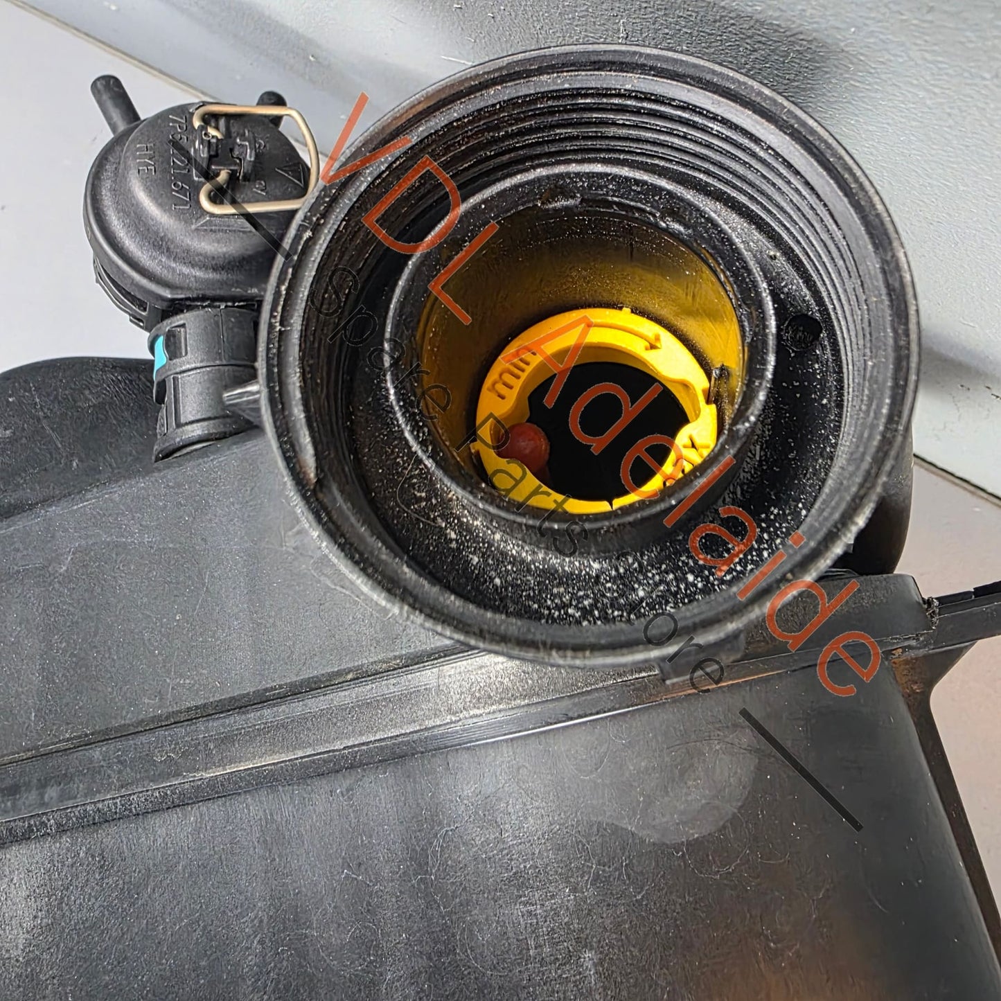 991106057 99110605705   Porsche 911 Coolant Expansion Reservoir Tank 99110605705