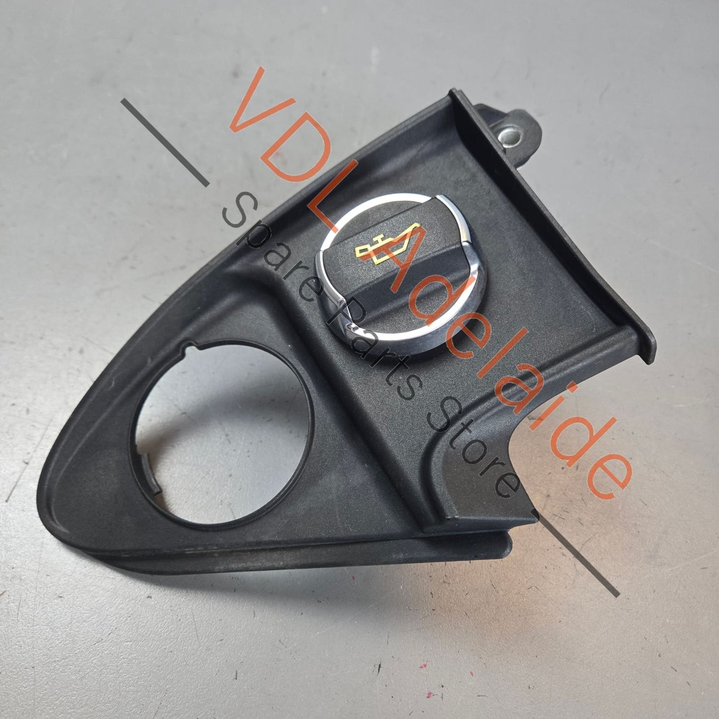 9P1115423A 99110727304   Porsche 911 991 Oil Filler Cap & Trim 9P1115423A