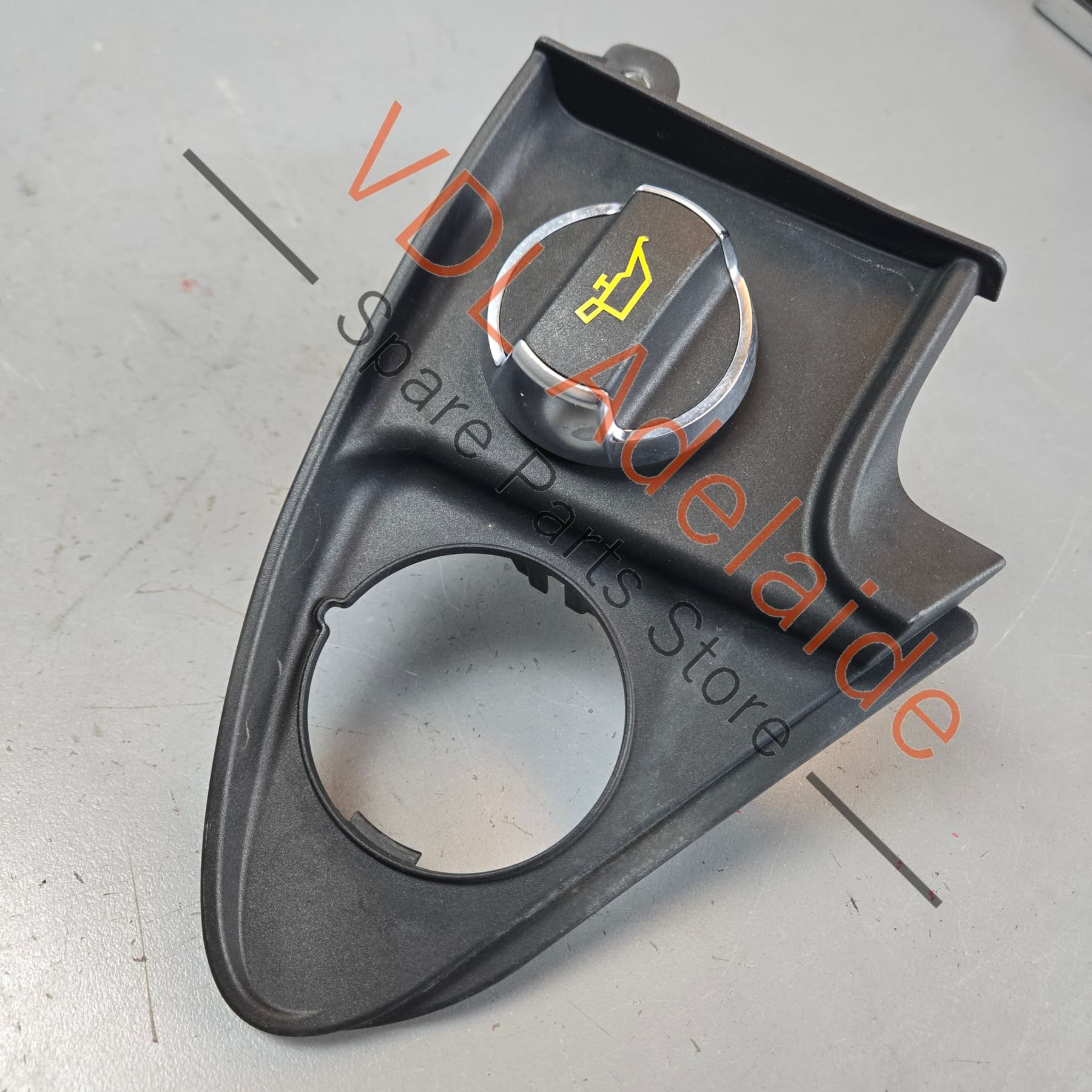 9P1115423A 99110727304   Porsche 911 991 Oil Filler Cap & Trim 9P1115423A