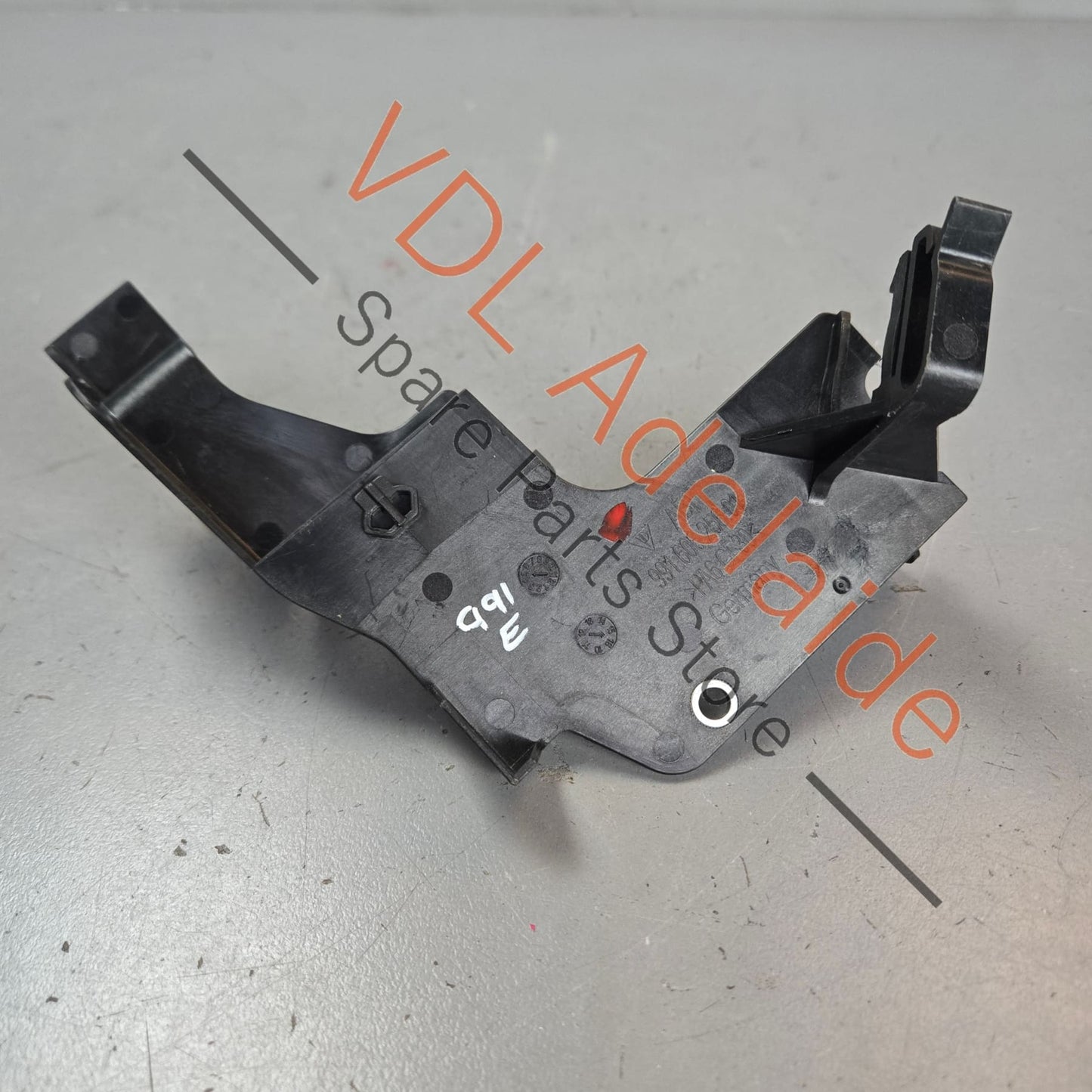 99160625701    Porsche 911 991 Plastic Bracket for Wiring behind Left Tail Light 99160625701