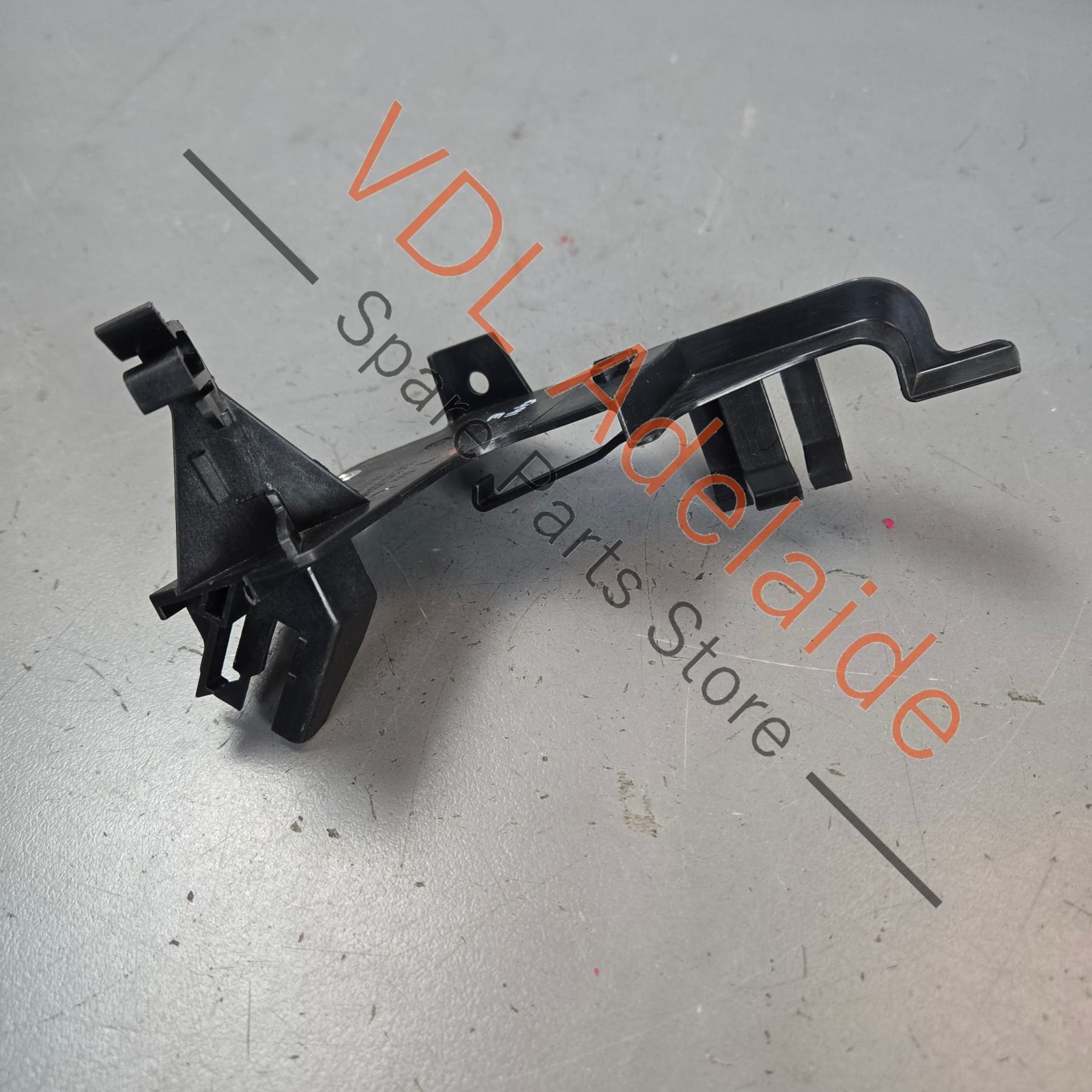 99160625701    Porsche 911 991 Plastic Bracket for Wiring behind Left Tail Light 99160625701