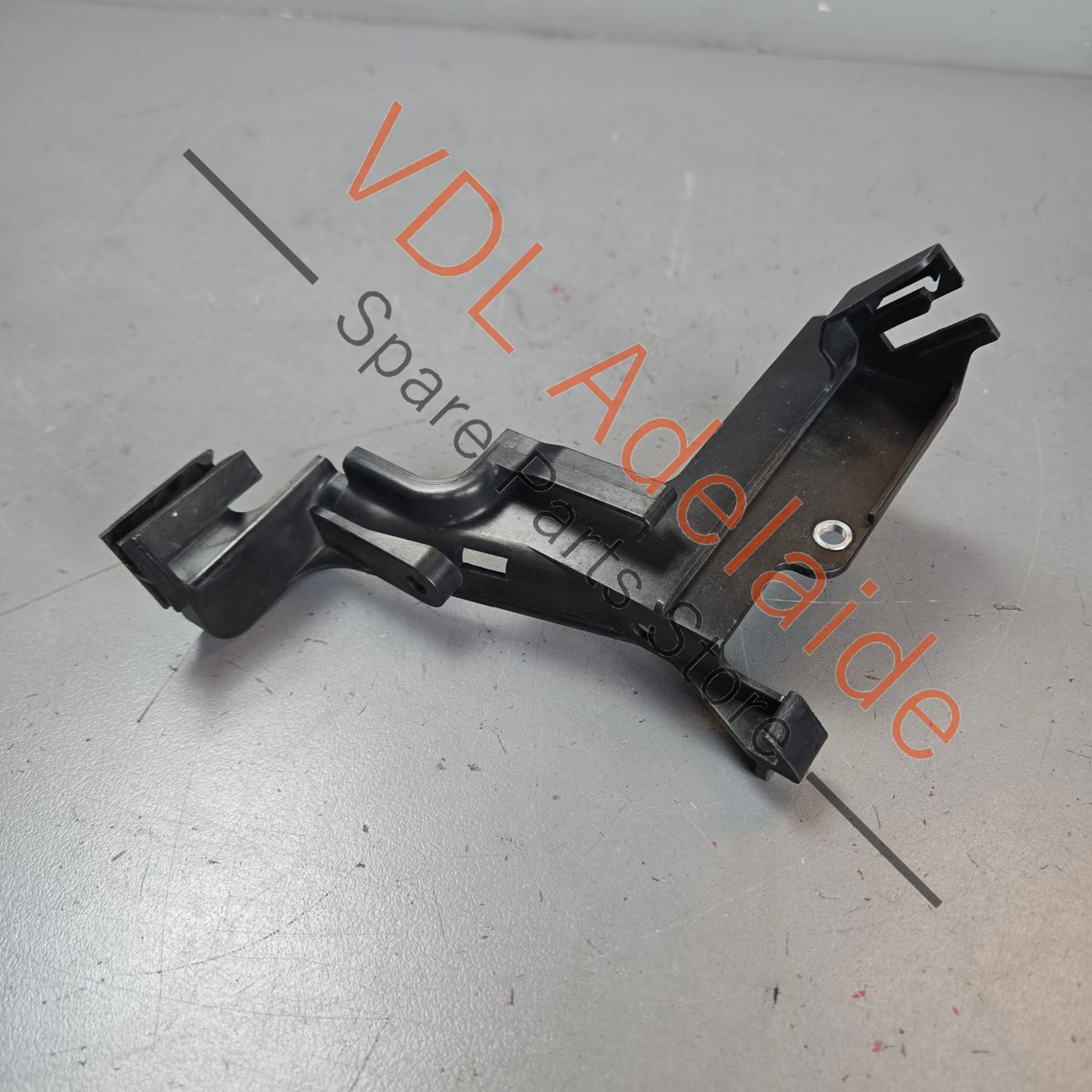 99160625801    Porsche 911 991 Plastic Bracket for Wiring behind Right Tail Light 99160625801