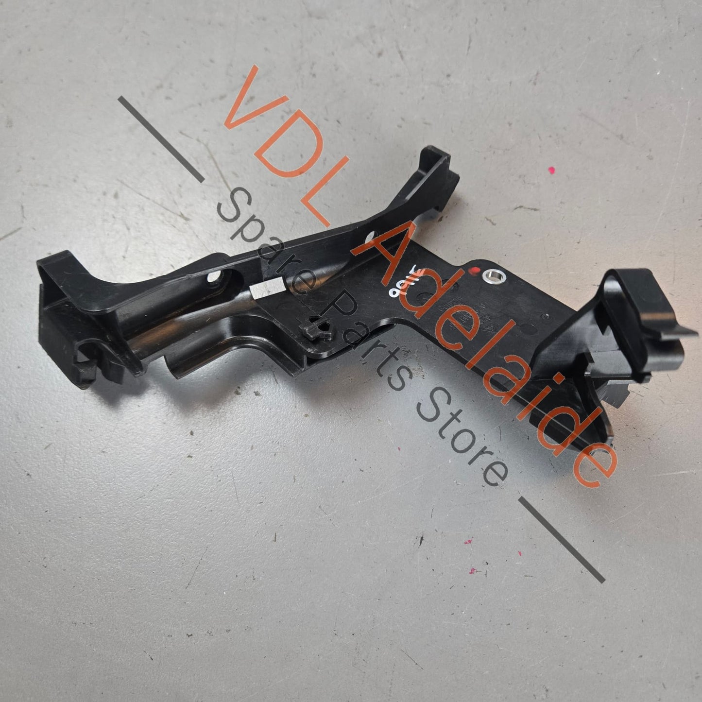 99160625801    Porsche 911 991 Plastic Bracket for Wiring behind Right Tail Light 99160625801