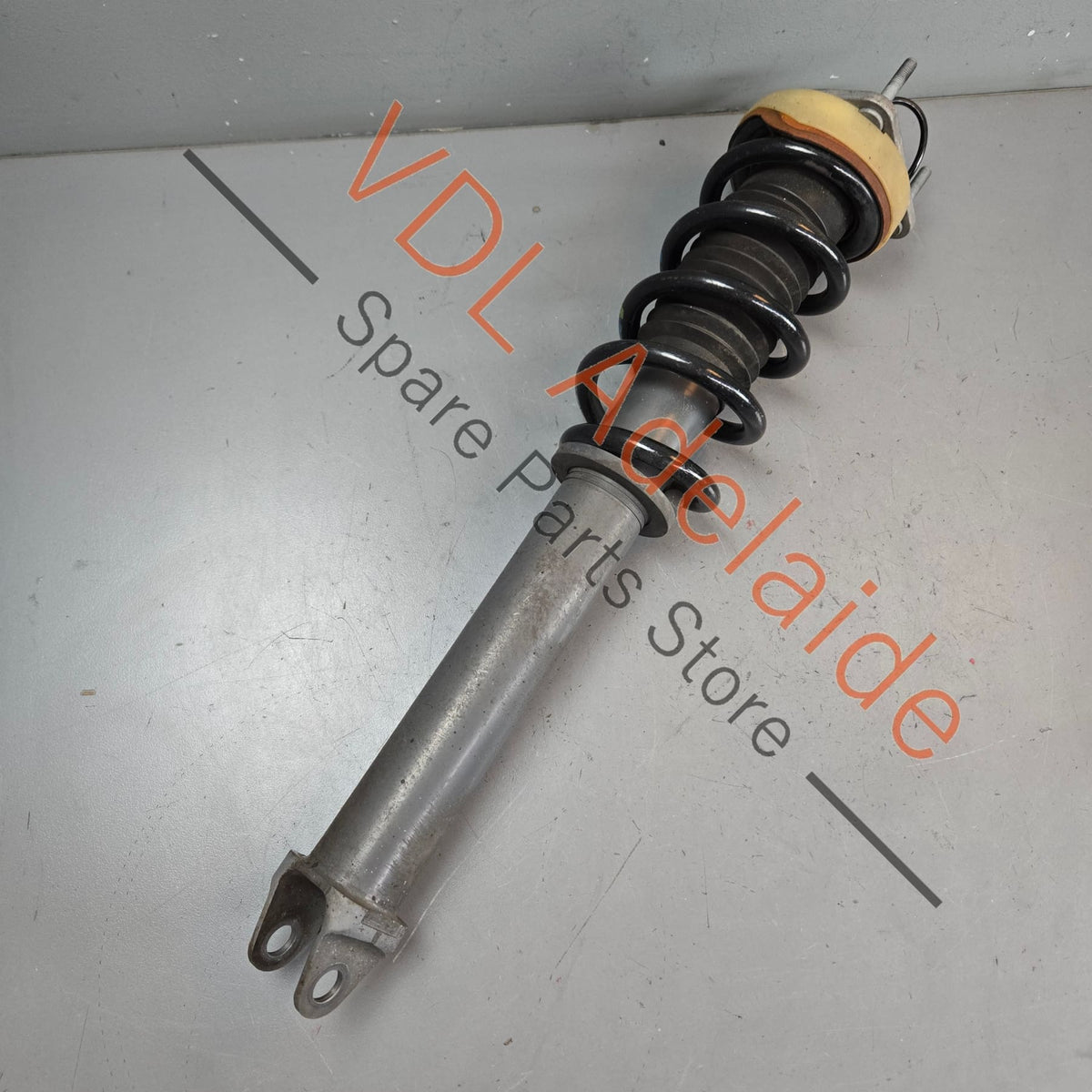 99133305324 99133305304  Porsche 911 991 Rear Shock Absorber Strut Pair 99133305324