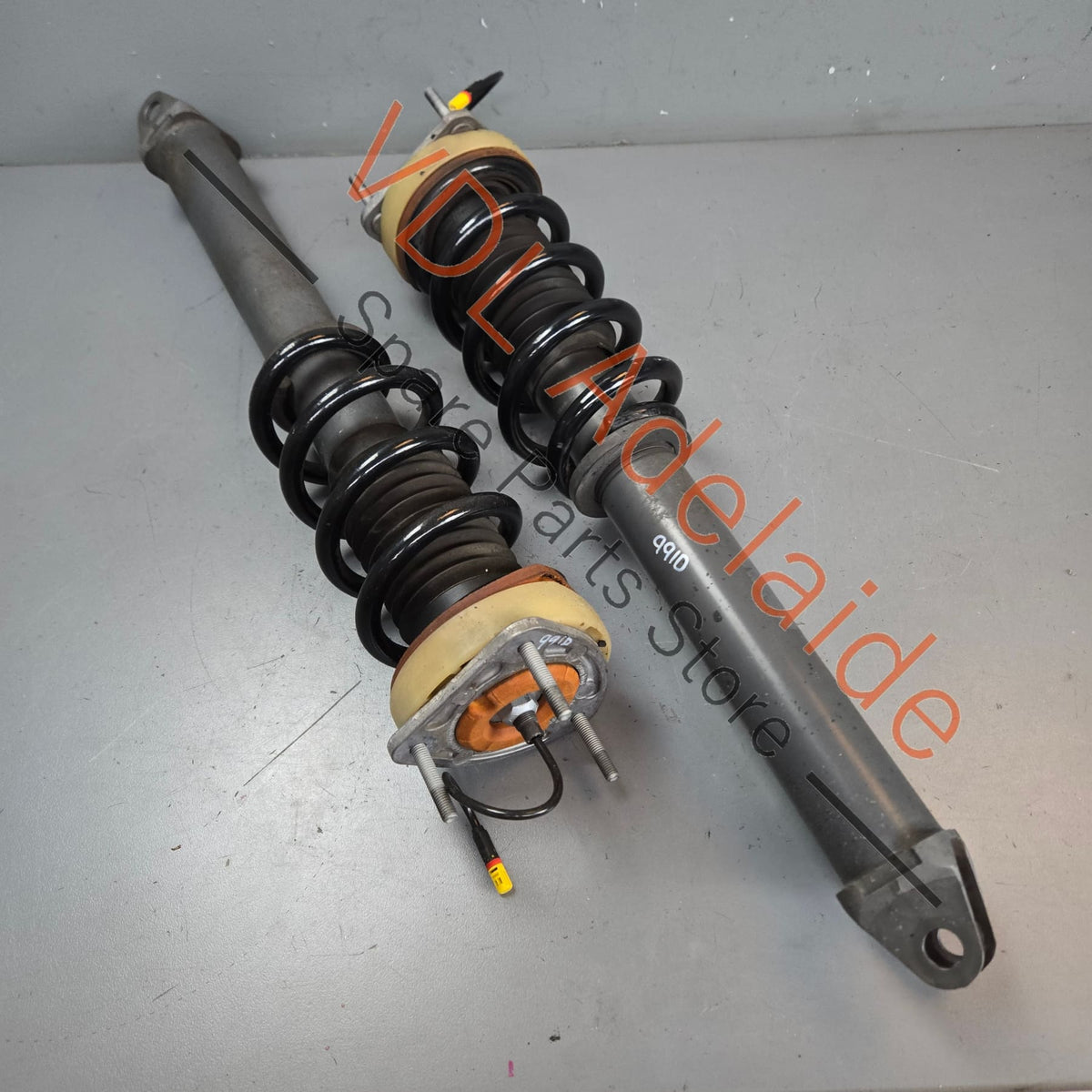 99133305324 99133305304  Porsche 911 991 Rear Shock Absorber Strut Pair 99133305324
