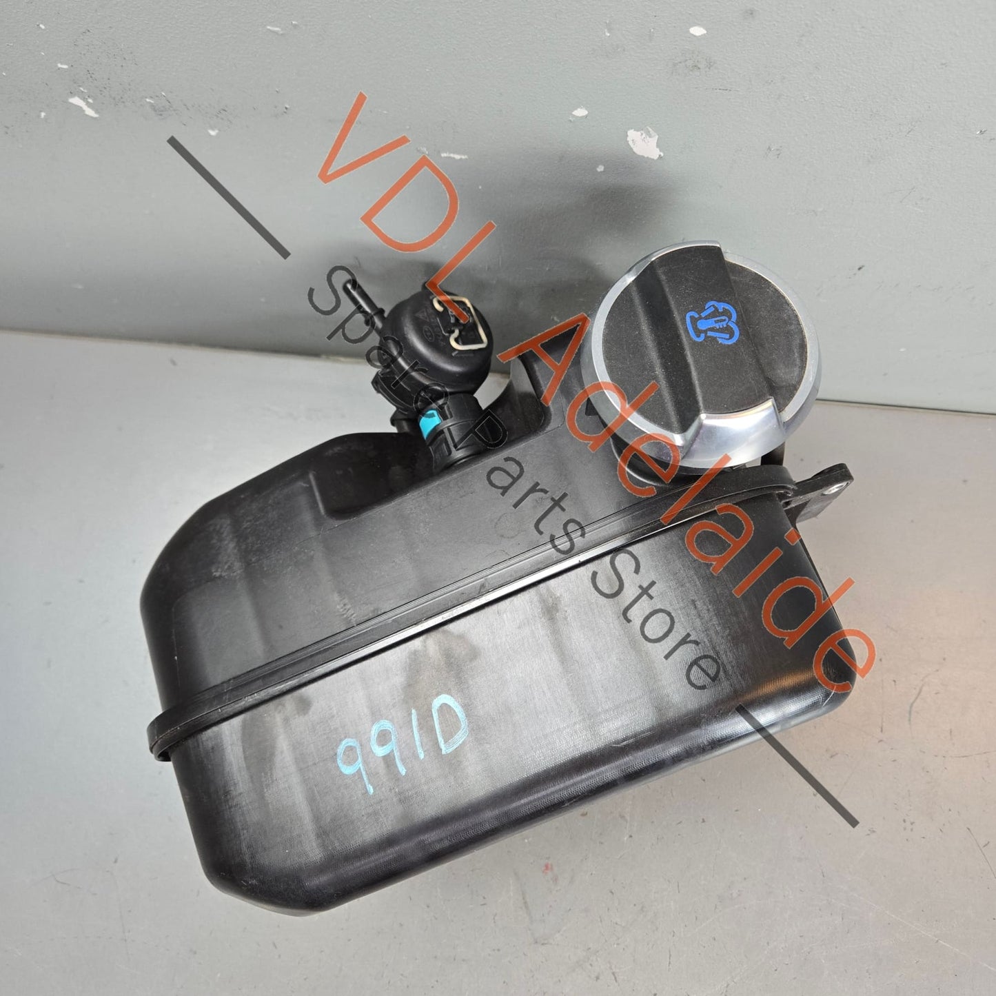 991106057 99110605705  Porsche 911 Coolant Expansion Reservoir Tank 99110605705 991106057