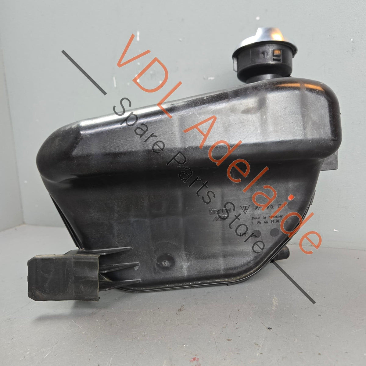 991106057 99110605705  Porsche 911 Coolant Expansion Reservoir Tank 99110605705 991106057