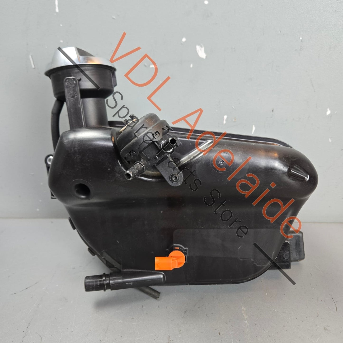991106057 99110605705  Porsche 911 Coolant Expansion Reservoir Tank 99110605705 991106057