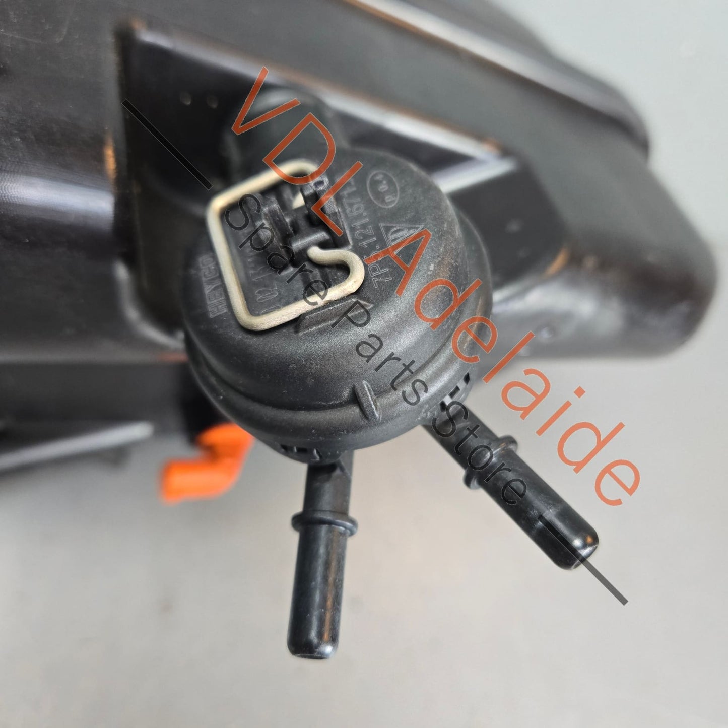 991106057 99110605705  Porsche 911 Coolant Expansion Reservoir Tank 99110605705 991106057