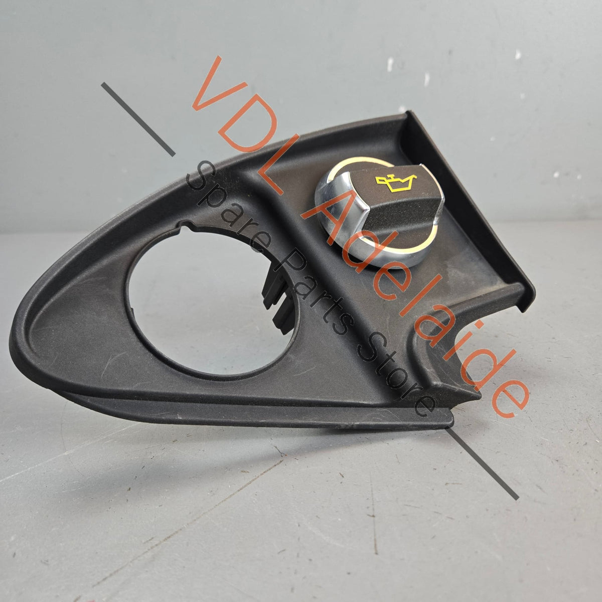 99110727303 9P1115423A  Porsche 911 991 Oil Filler Neck & Cap 99110727303 9P1115423A