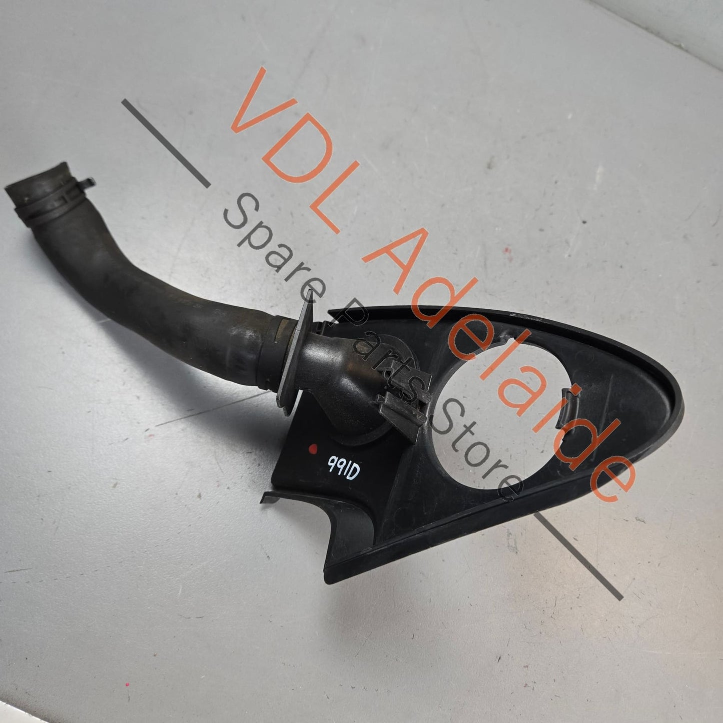 99110727303 9P1115423A  Porsche 911 991 Oil Filler Neck & Cap 99110727303 9P1115423A