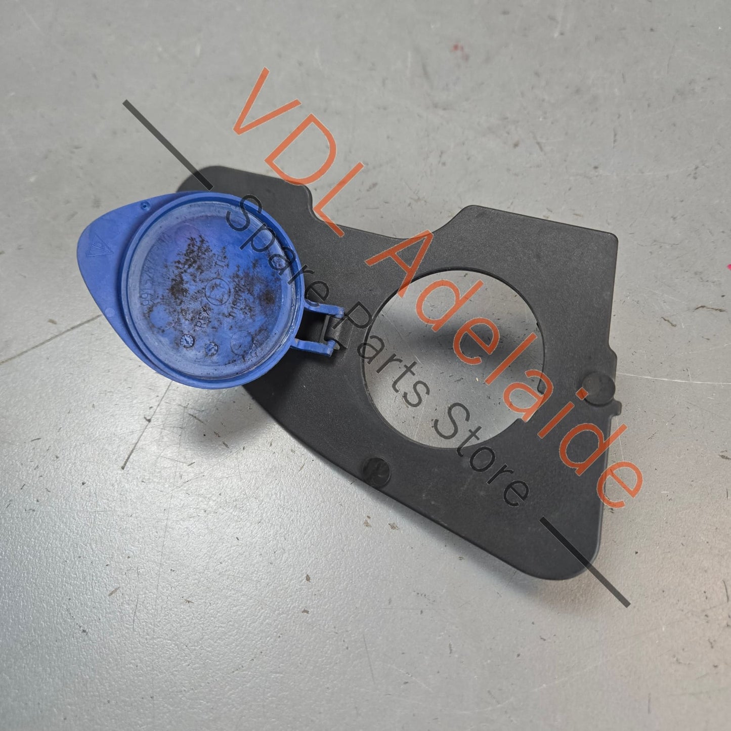 99152850301   Porsche 911 991 Windscreen Washer Trim with Cap