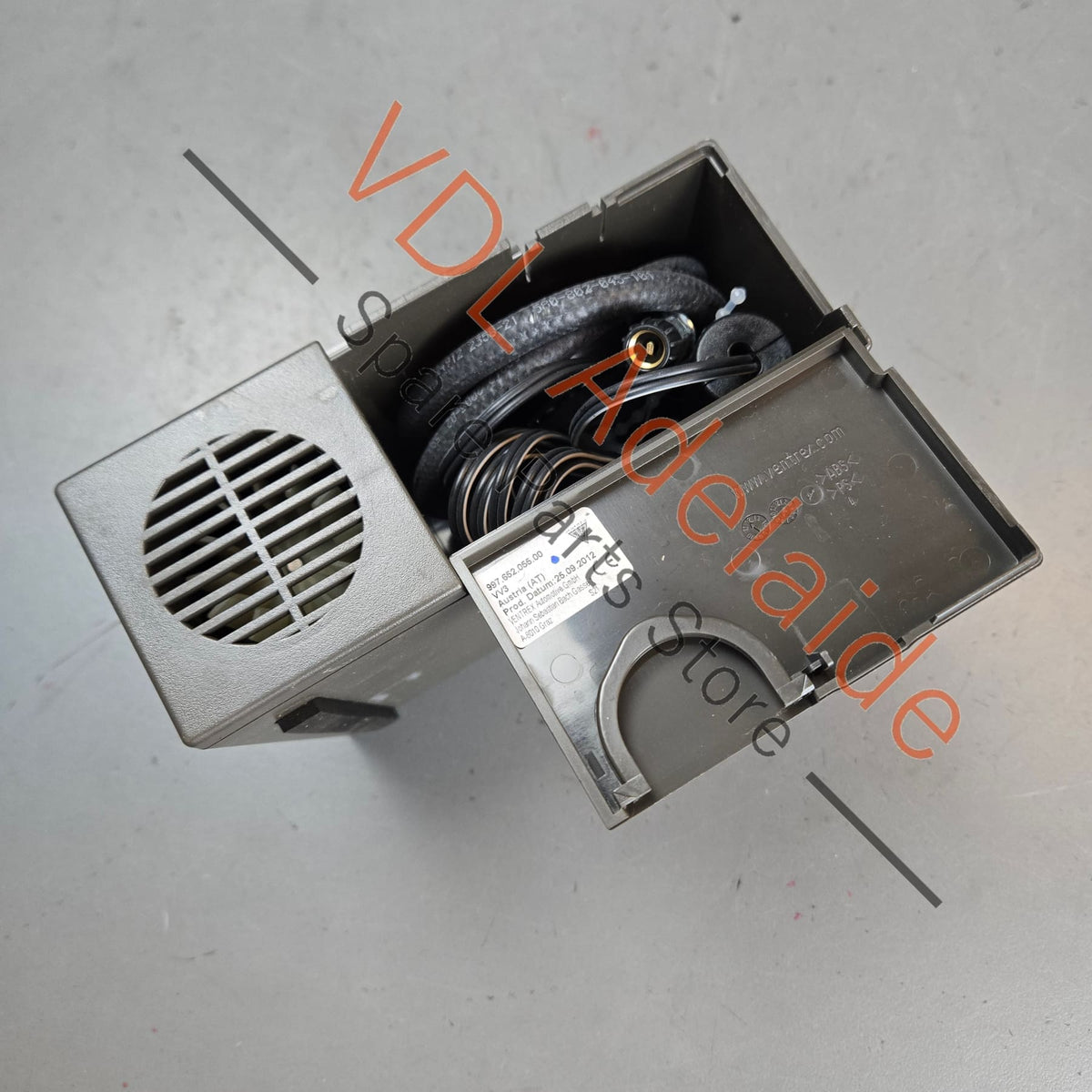 99765205500   Porsche 911 991 12V Emergency Flat Tyre Air Compressor Pump 99765205500