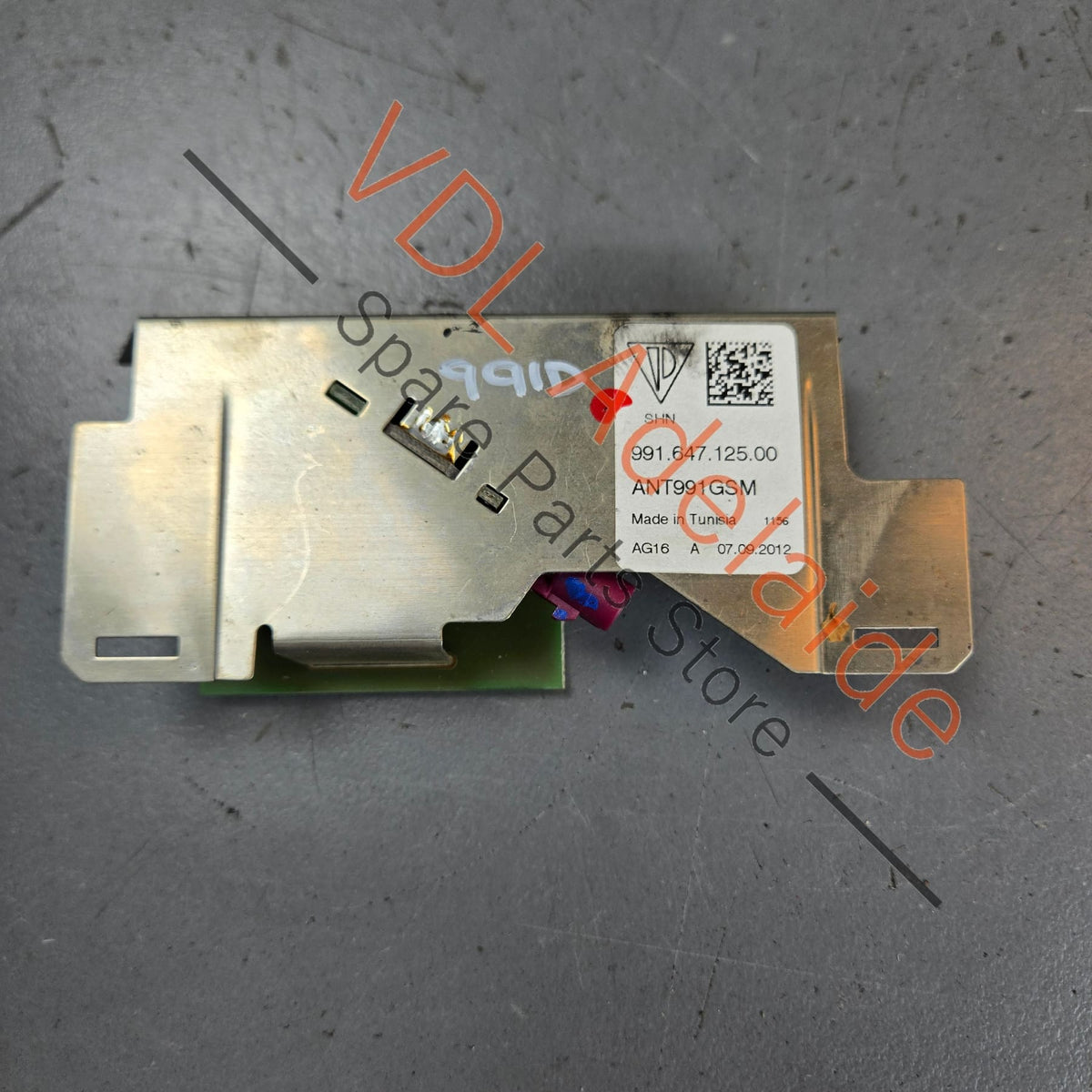 99164712500   Porsche 911 GSM Phone Antenna 99164712500