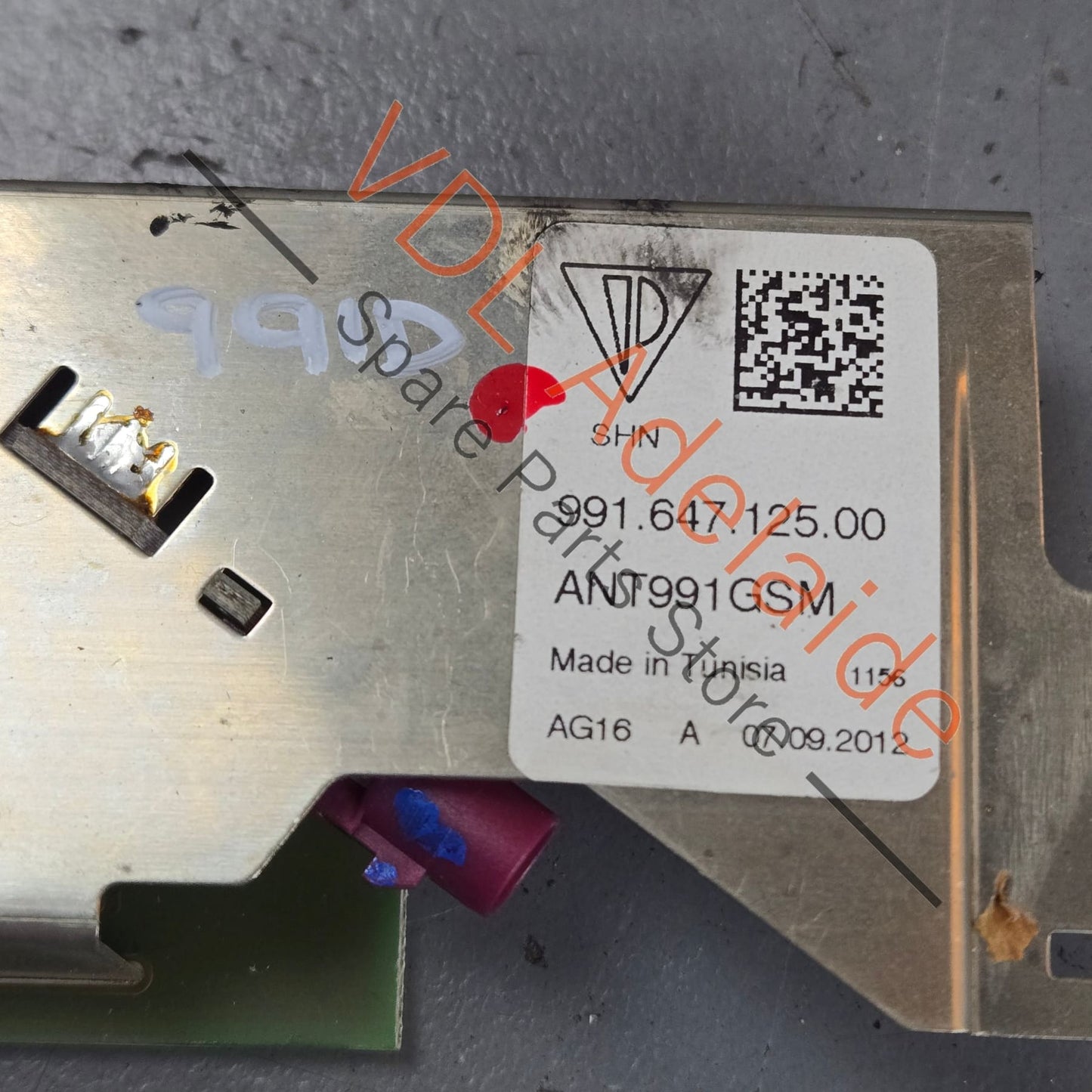99164712500   Porsche 911 GSM Phone Antenna 99164712500