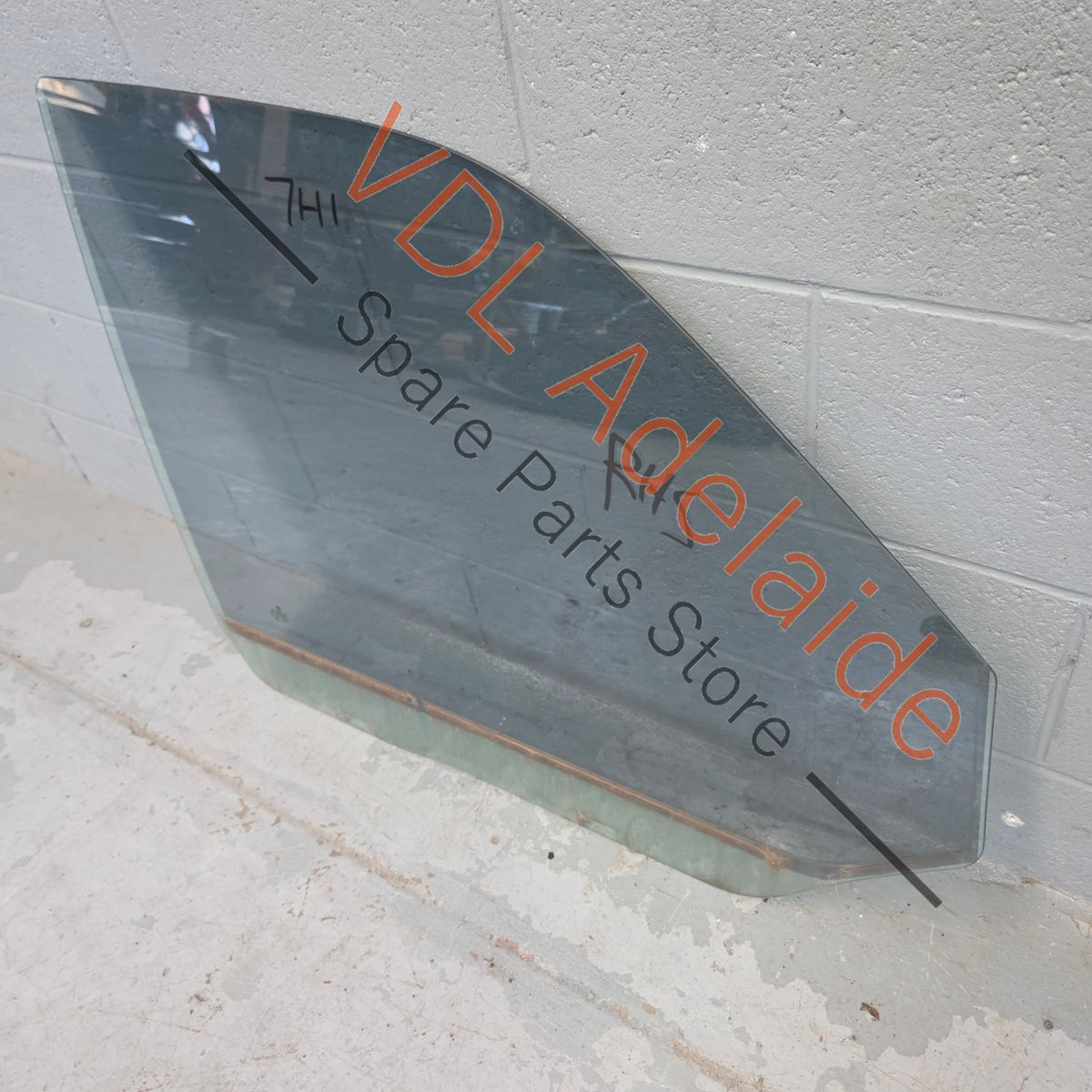 7H0845202D    VW Multivan Transporter T5 Right Front Door Glass