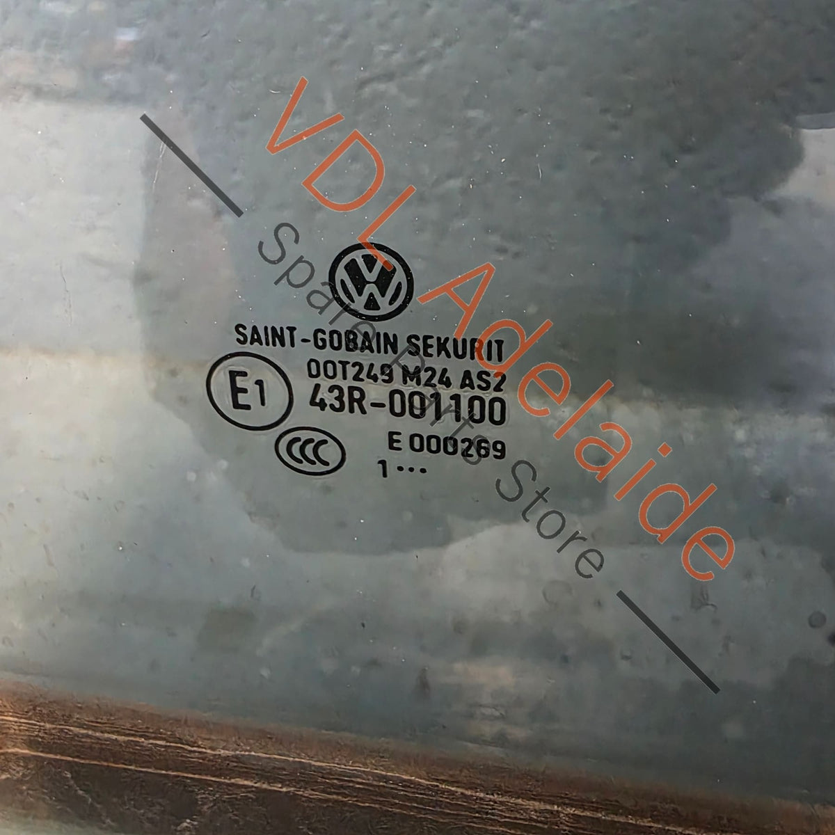 7H0845202D    VW Multivan Transporter T5 Right Front Door Glass