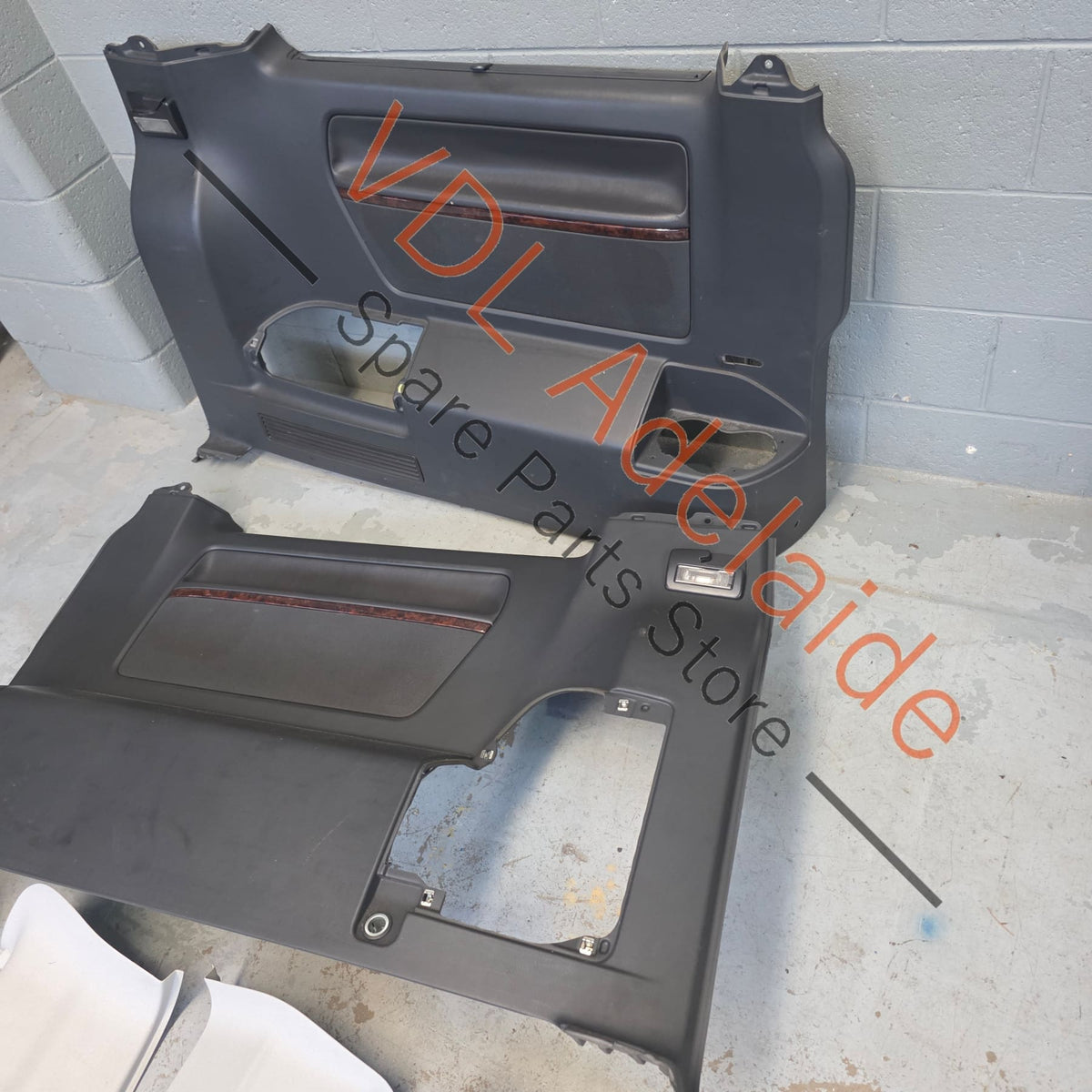 7H5861329B 7H5861330B   VW Multivan Transporter T5 Rear Roller blind kit Genuine OEM With Door Trim set Highline