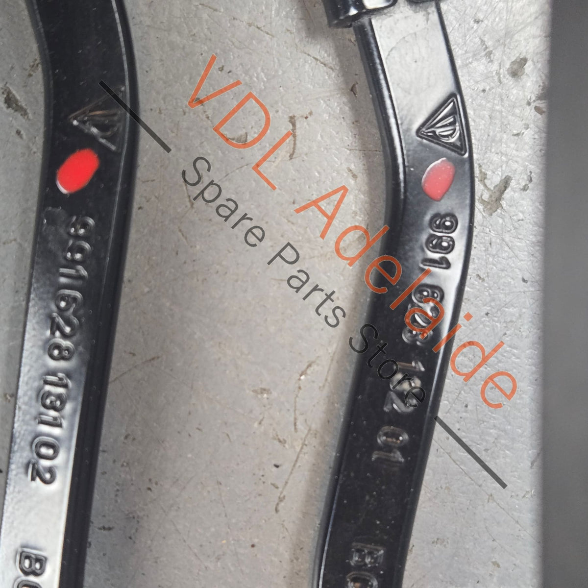 99162813103 99162813201  Porsche 911 991 Pair of Windscreen Wiper Arms