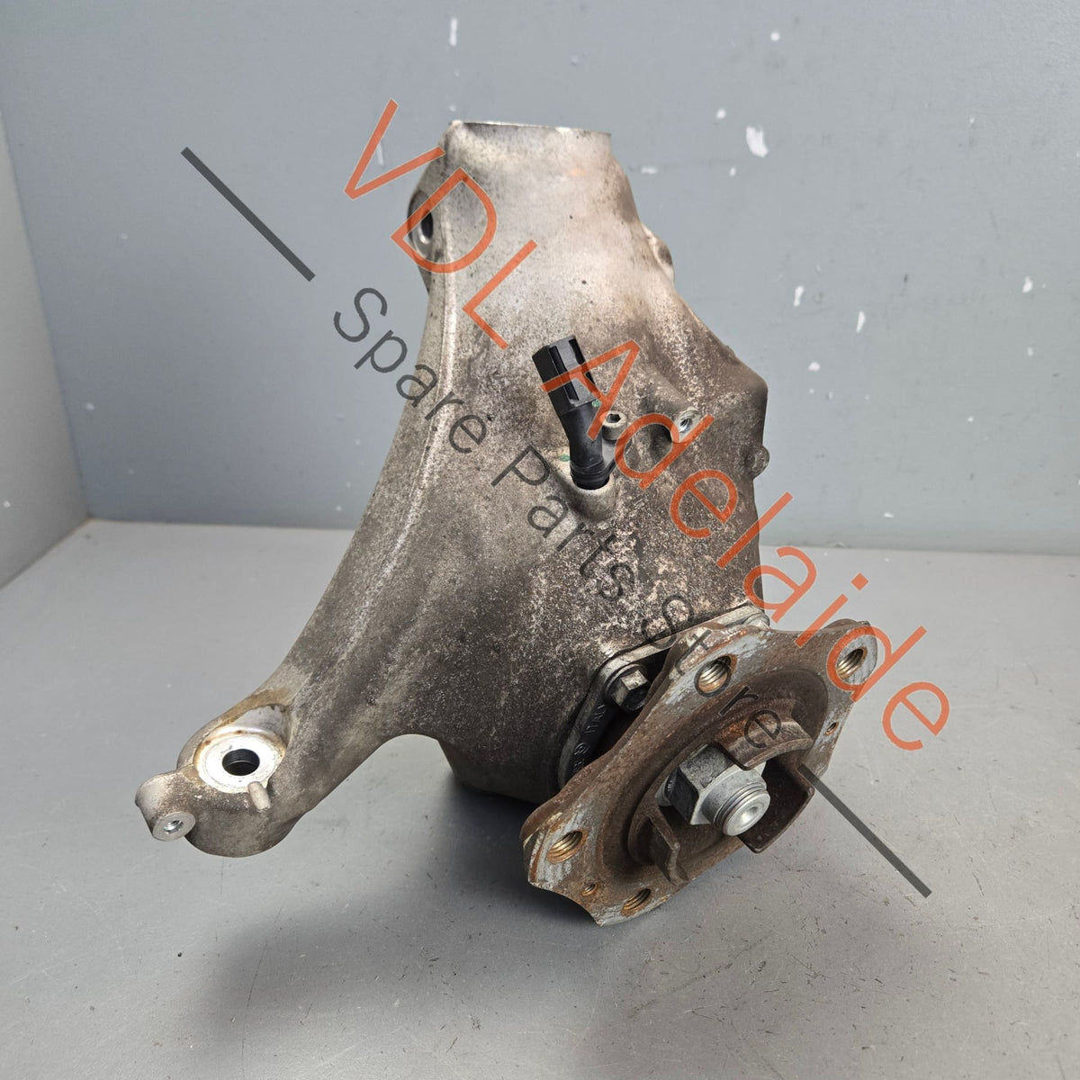 99134115706   Porsche 911 991 Boxster Cayman Front Left Hub Knuckle 99134115706 with wheel bearing