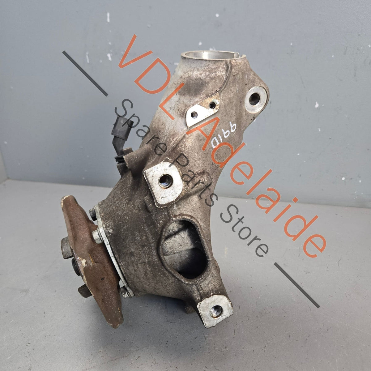 99134115706   Porsche 911 991 Boxster Cayman Front Left Hub Knuckle 99134115706 with wheel bearing