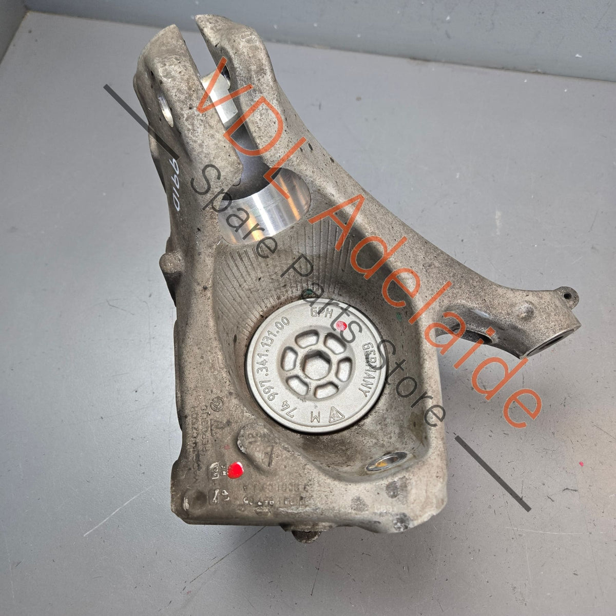99134115706   Porsche 911 991 Boxster Cayman Front Left Hub Knuckle 99134115706 with wheel bearing