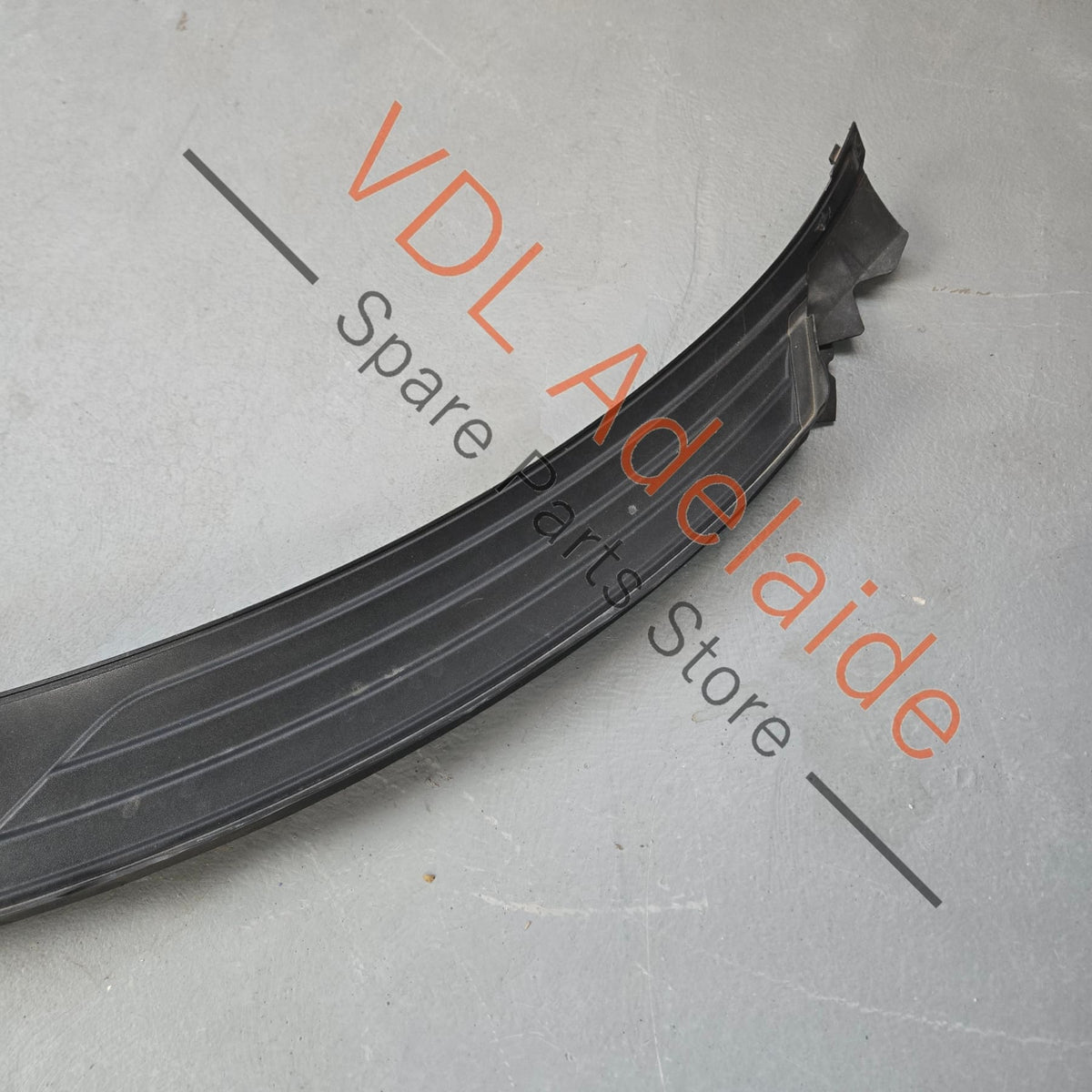 99155556307   Porsche 911 991 981 Windscreen Wiper Trim Panel Black 99155556307 for RHD