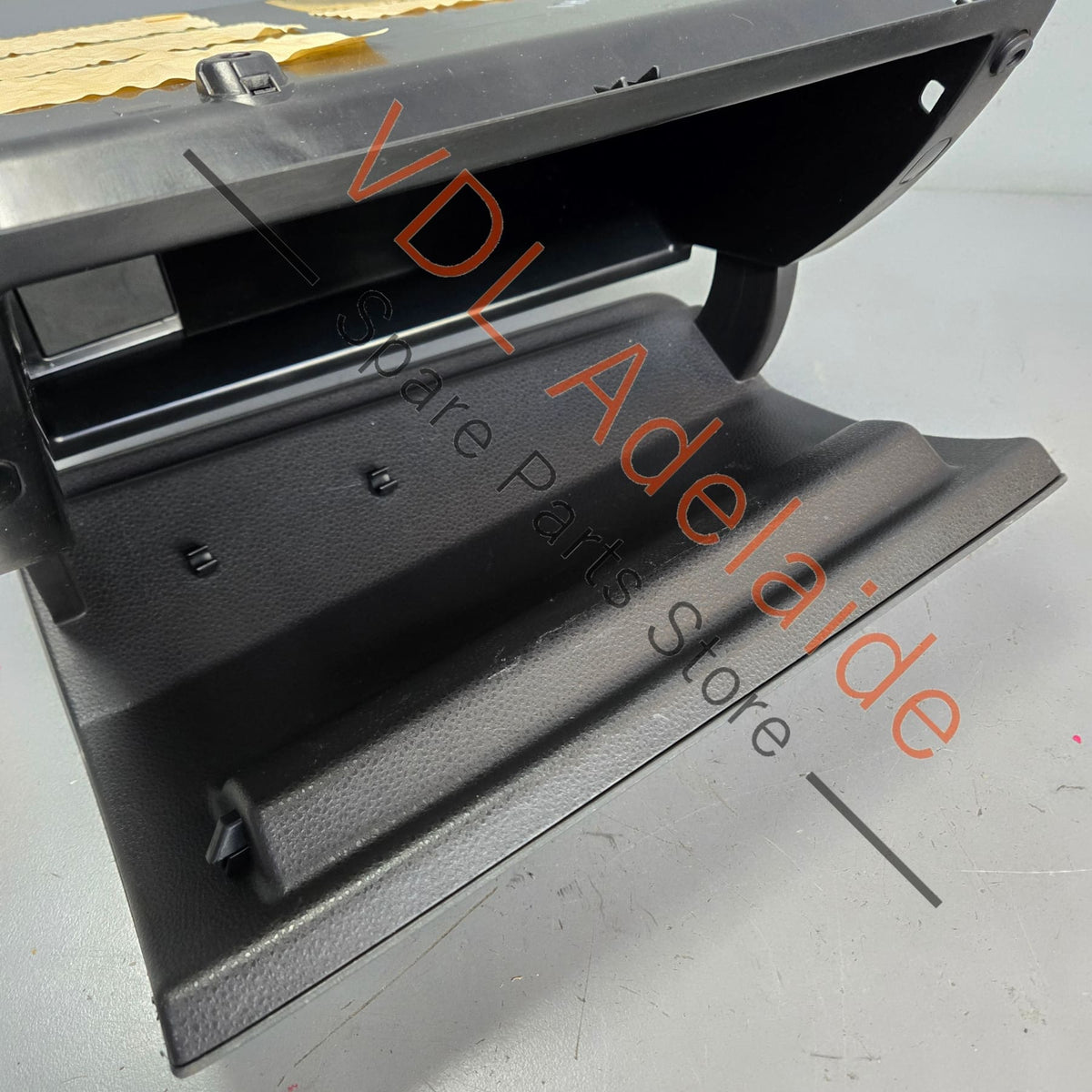 7H2857121A71N 7E28570959B9   VW T5 Transporter Multivan Glovebox 7H2857121A 7E2857095