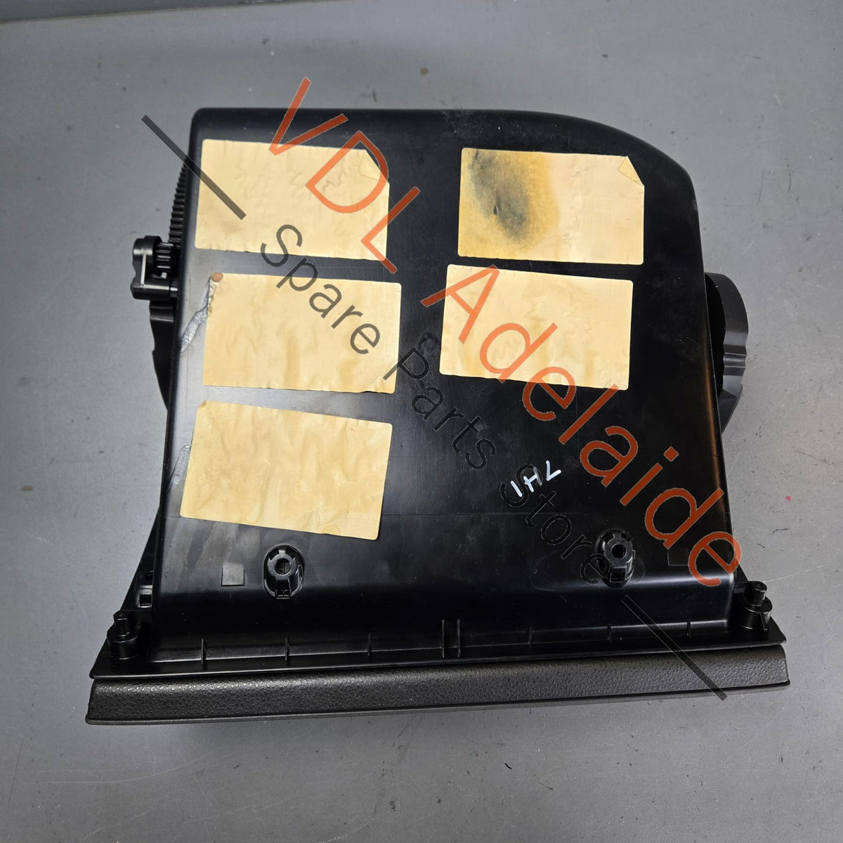 7H2857121A71N 7E28570959B9   VW T5 Transporter Multivan Glovebox 7H2857121A 7E2857095