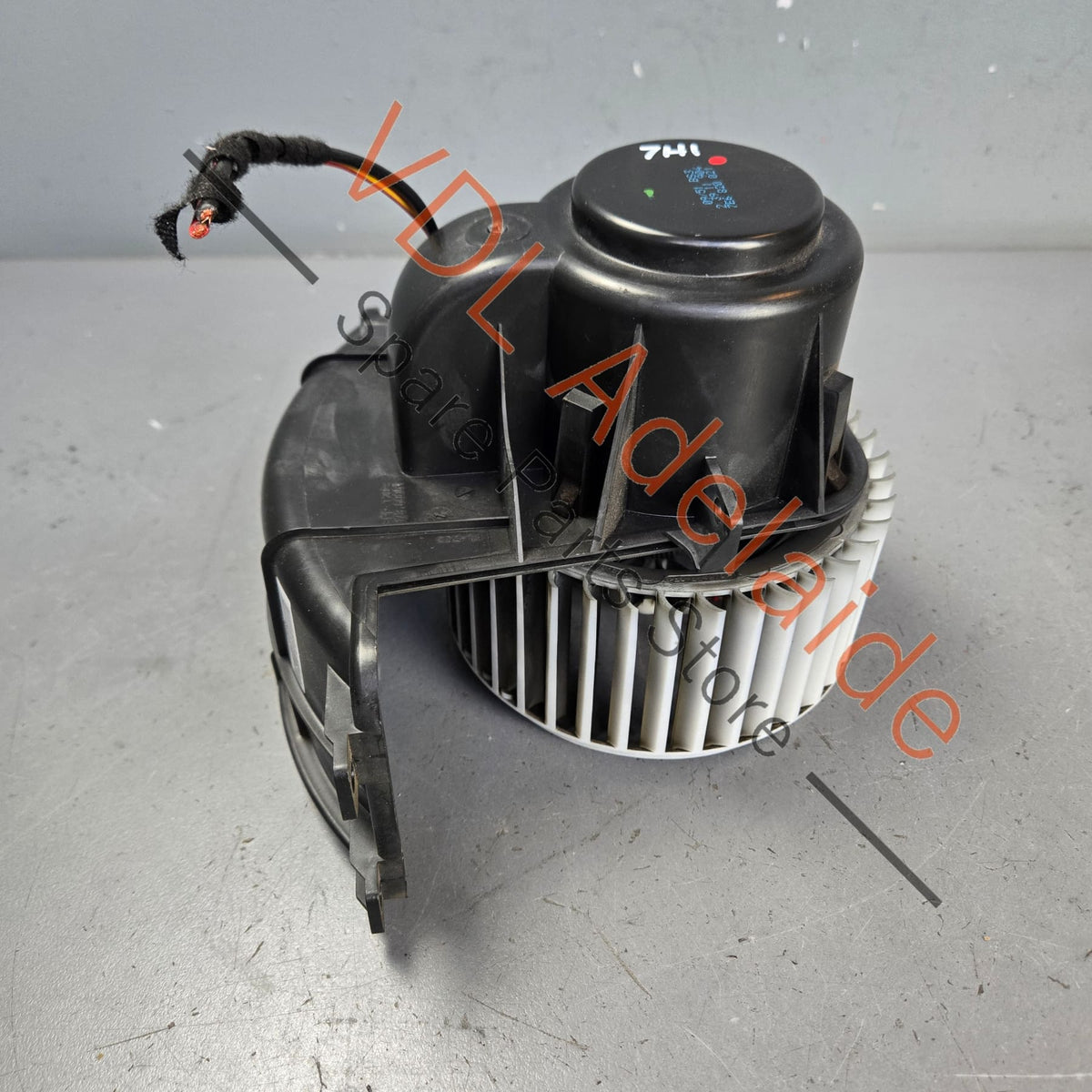 7E6820021    Genuine VW T5 Transporter Multivan AC Blower Fan Motor 7E6820021 for RHD model