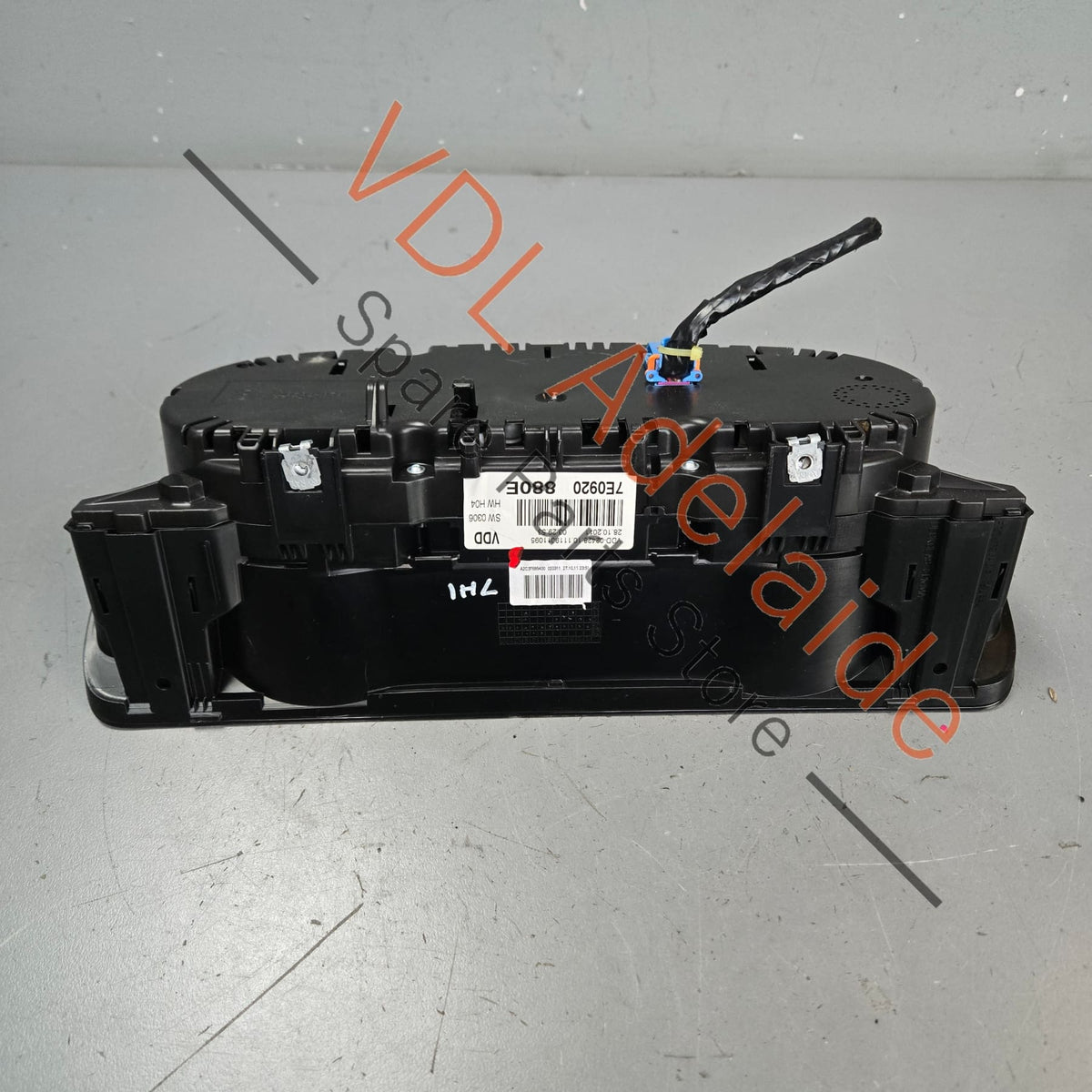 7E0920880E    VW Transporter T5 Dashboard Cluster Instrument Gauges 7E0920880E KM/h Diesel
