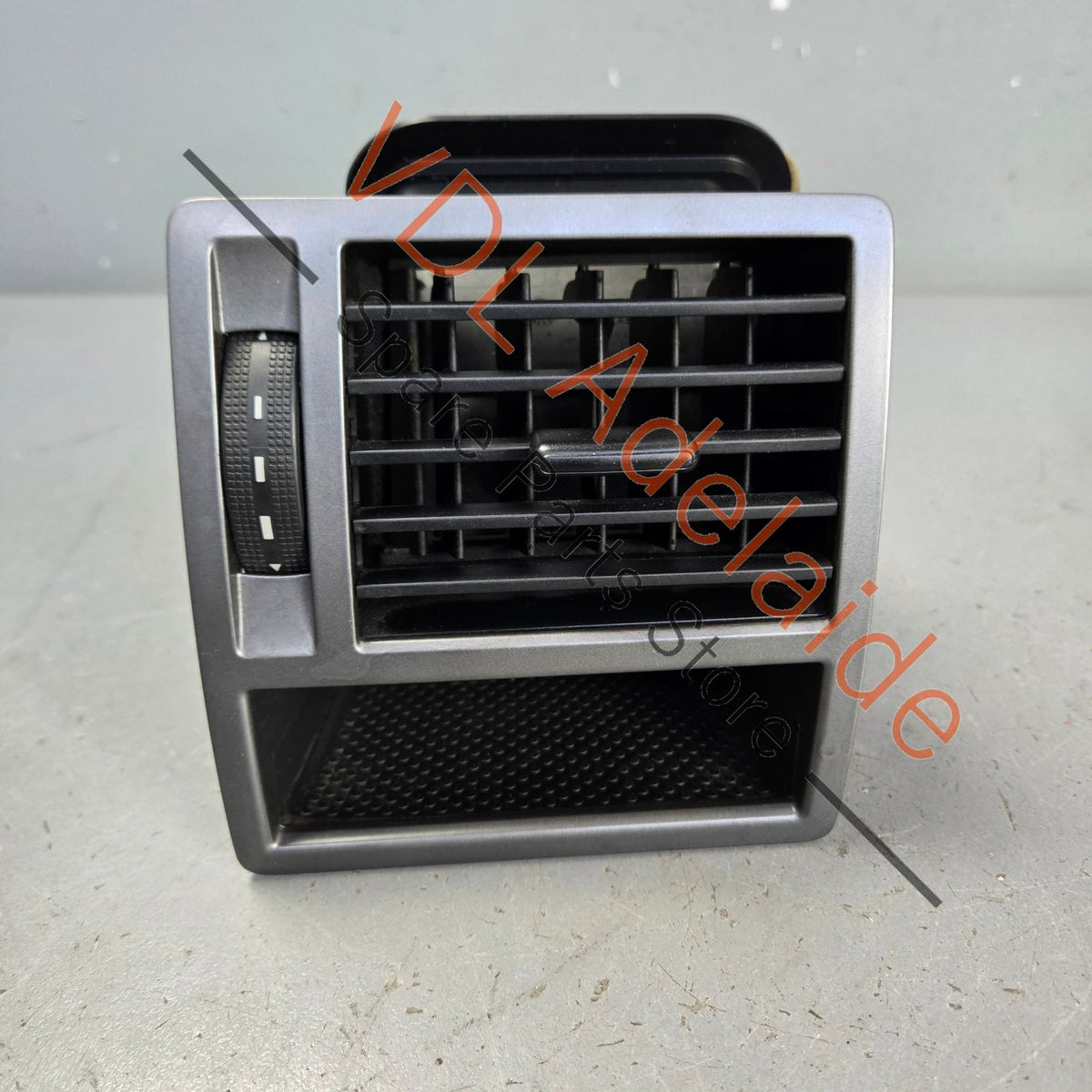 7E0819204D 7E0819204F   VW Transporter T5 Centre Right Air Vent 7E0819204D 7E0819204F