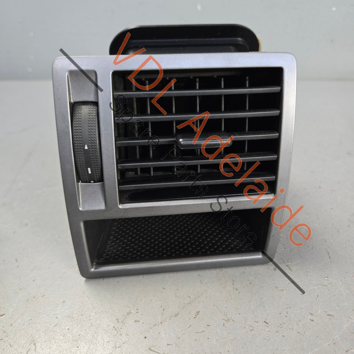 7E0819204D 7E0819204F   VW Transporter T5 Centre Right Air Vent 7E0819204D 7E0819204F
