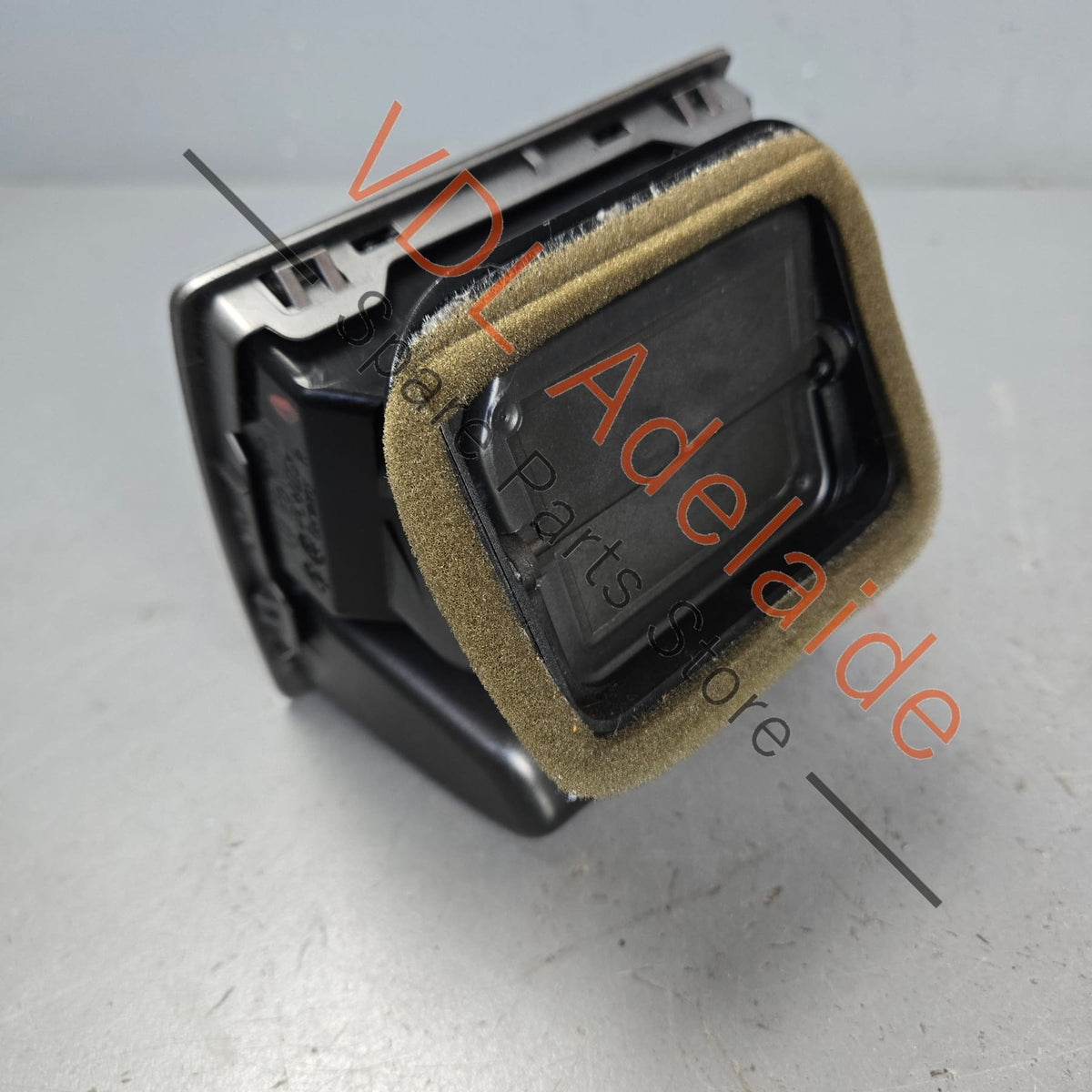7E0819204D 7E0819204F   VW Transporter T5 Centre Right Air Vent 7E0819204D 7E0819204F