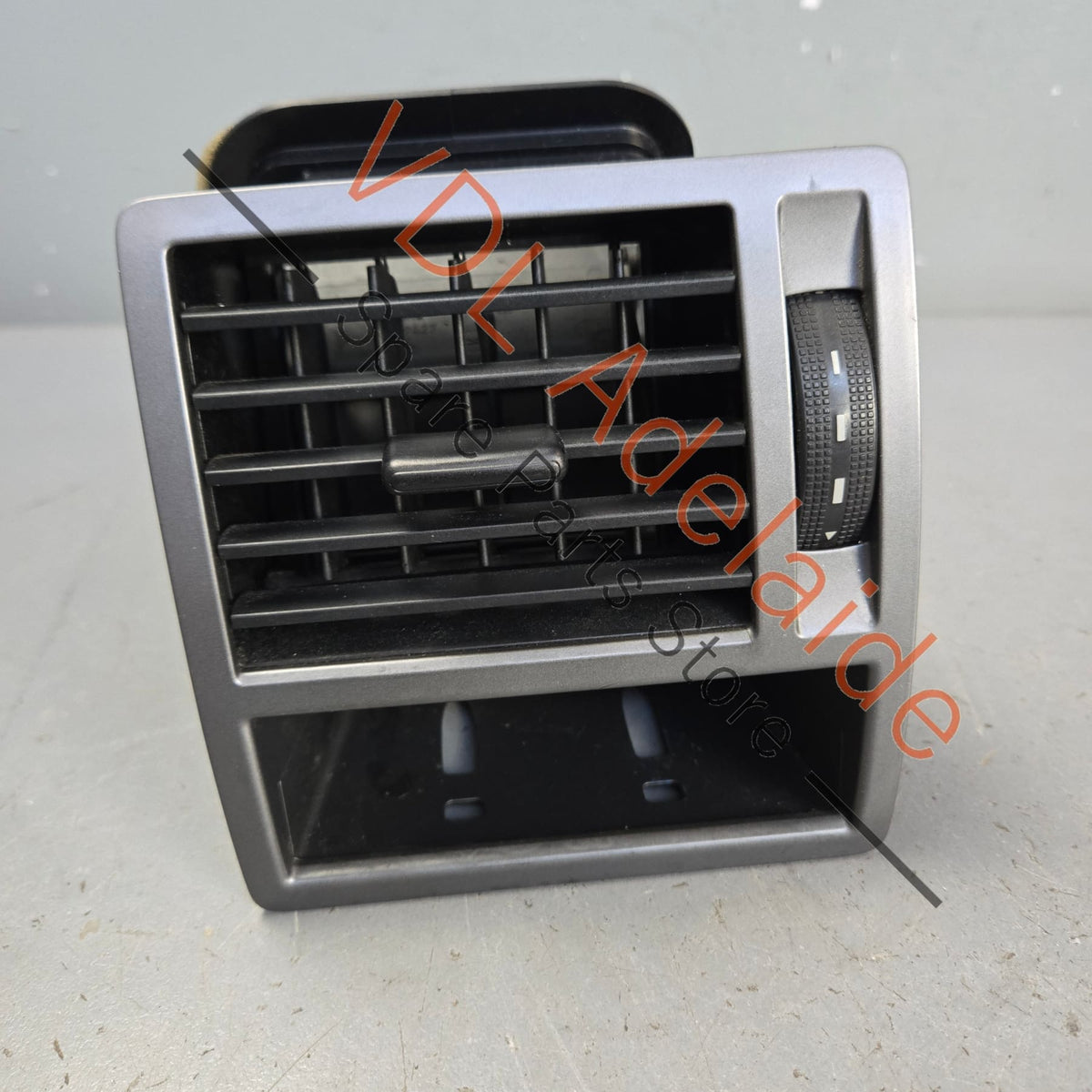 7E0819203D 7E0819203F   VW Transporter T5 Centre Left Air Vent 7E0819203D 7E0819203F