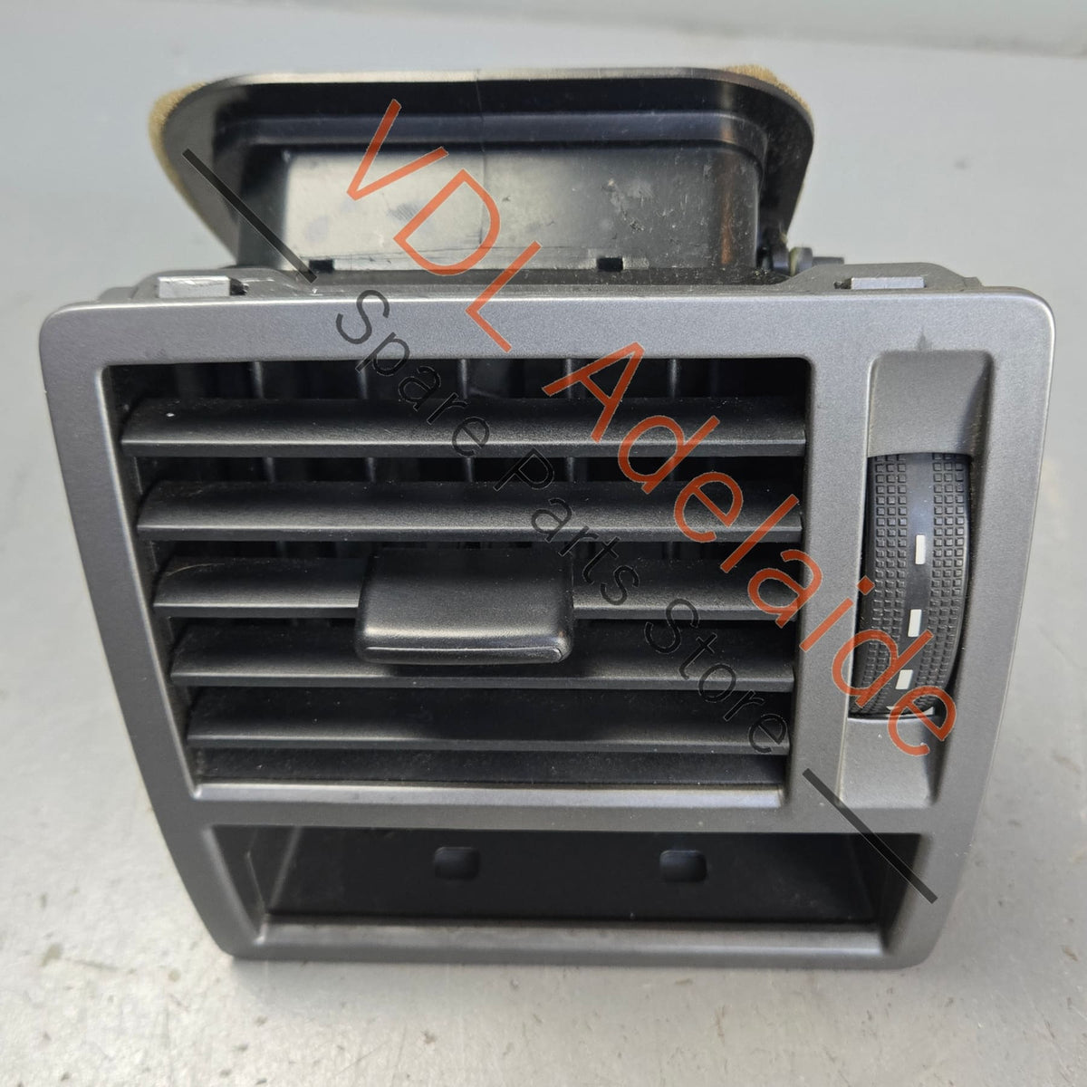 7E0819203D 7E0819203F   VW Transporter T5 Centre Left Air Vent 7E0819203D 7E0819203F