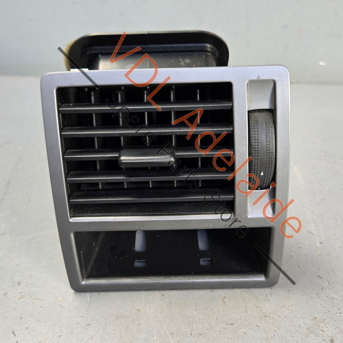 7E0819203D 7E0819203F   VW Transporter T5 Centre Left Air Vent 7E0819203D 7E0819203F