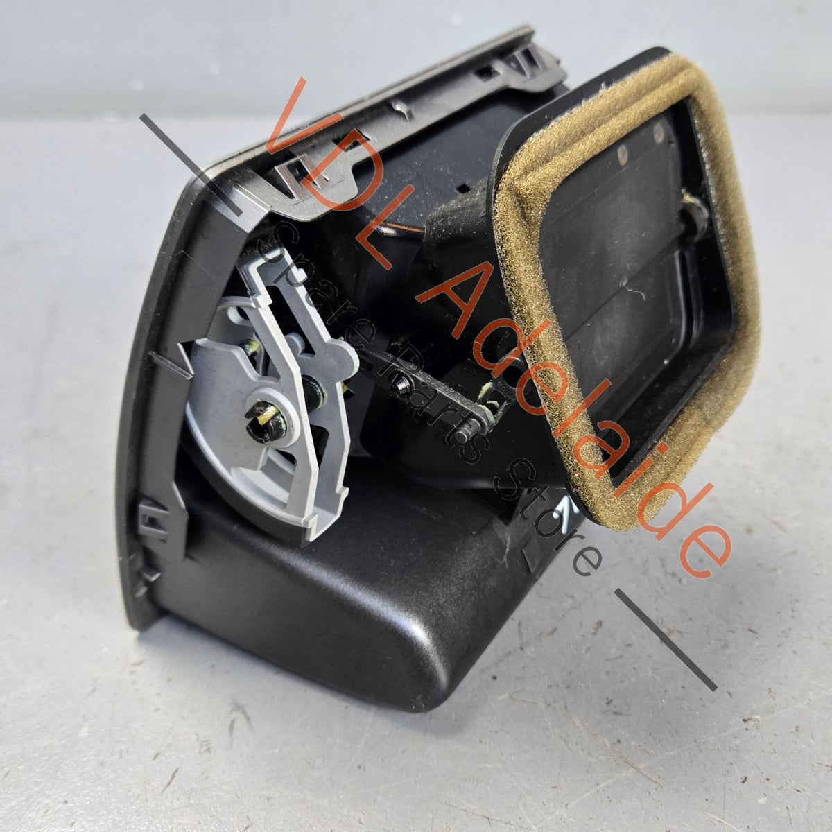 7E0819203D 7E0819203F   VW Transporter T5 Centre Left Air Vent 7E0819203D 7E0819203F